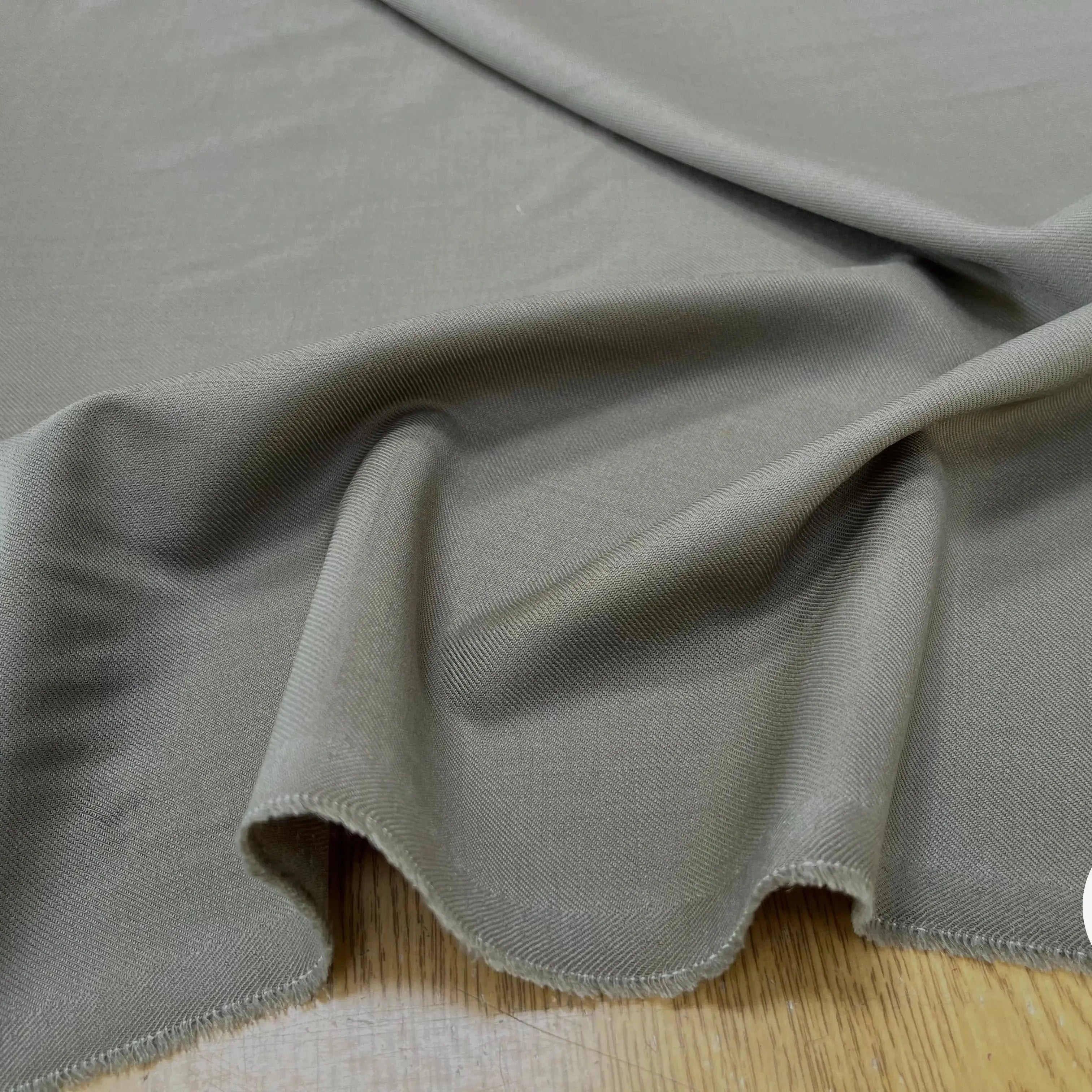 VISCOSE SERGÉE UNI STRETCH VERT GRIS - My Little Coupon