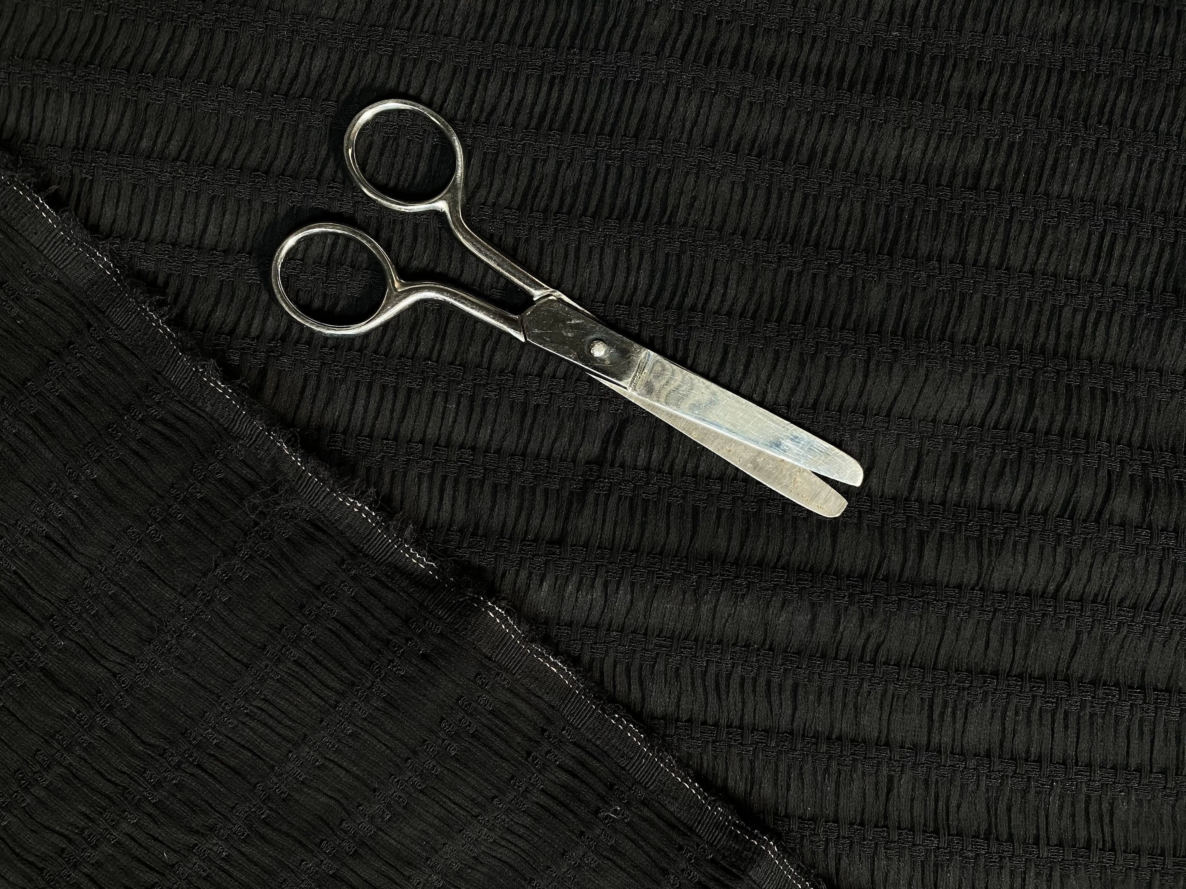 CRÊPON RAYURES HORIZONTALES NOIRE 96%VISCOSE - My Little Coupon - tissu - coudre