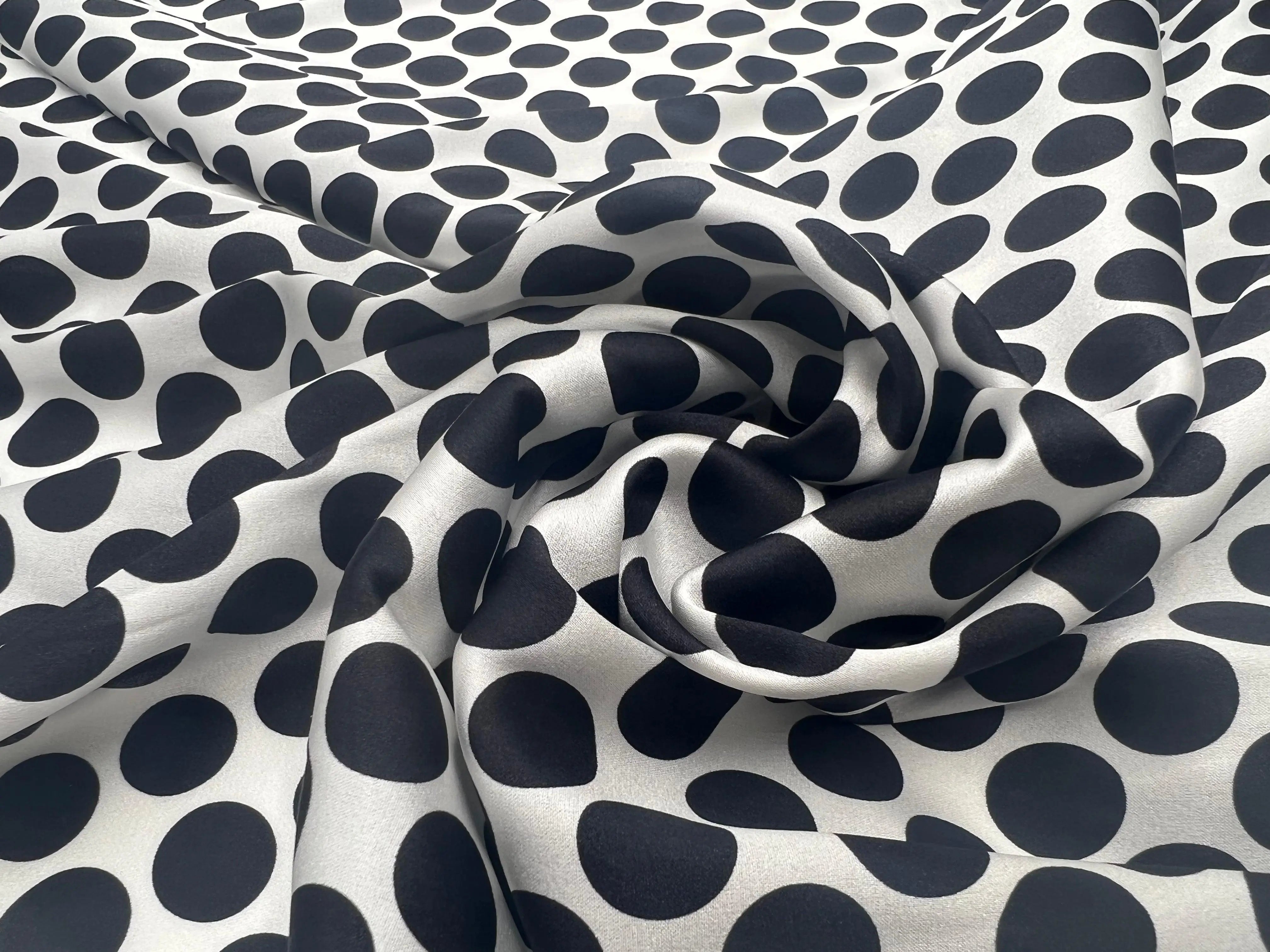 SATIN DE SOIE EXTENSIBLE POIS NOIR MULTIPLE SUR FOND BLANC - My Little Coupon - tissu - coudre