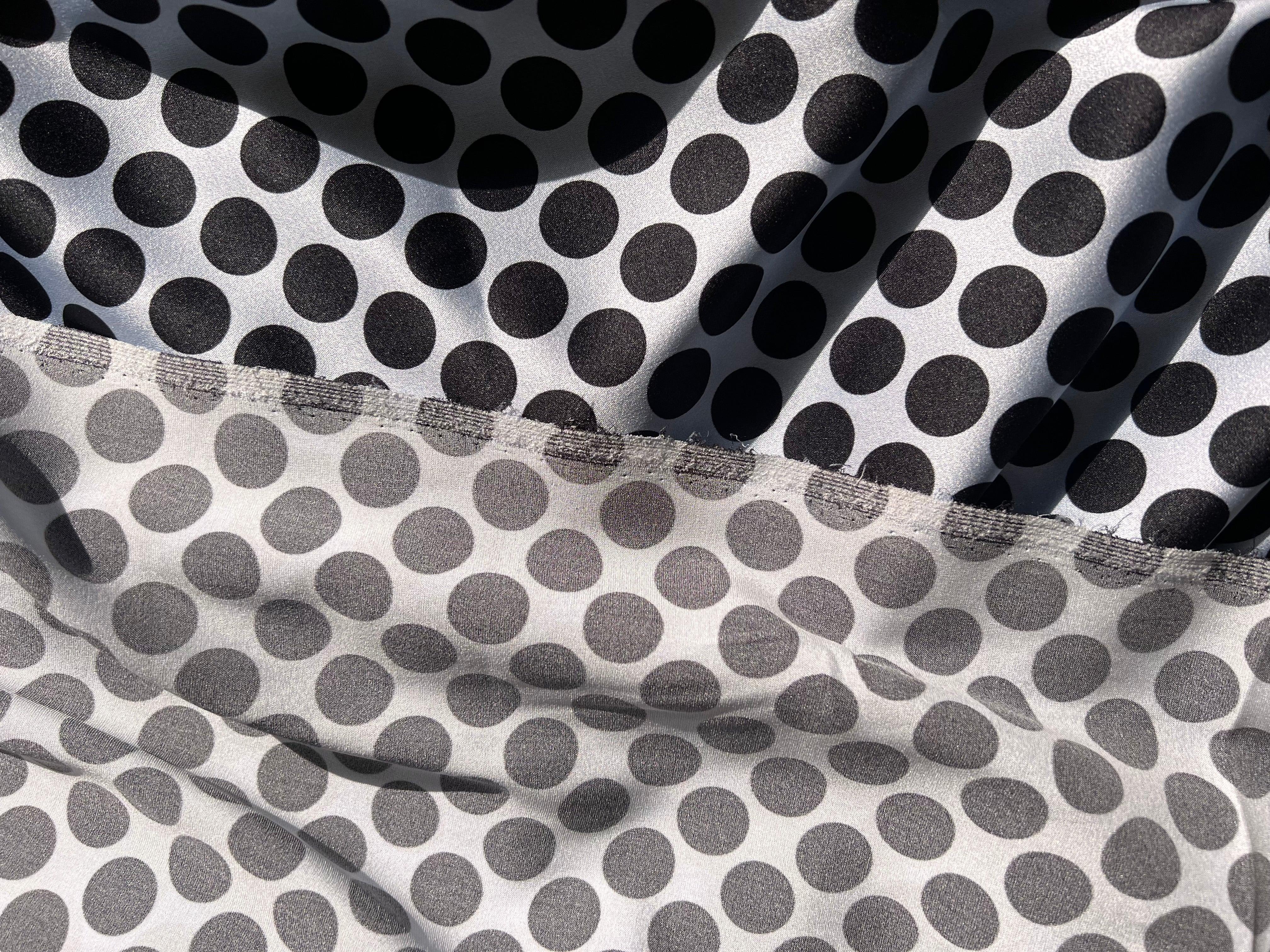 SATIN DE SOIE EXTENSIBLE POIS NOIR SUR FOND BLEU CIEL - coupon de 3 mĂštres - My Little Coupon - tissu - coudre