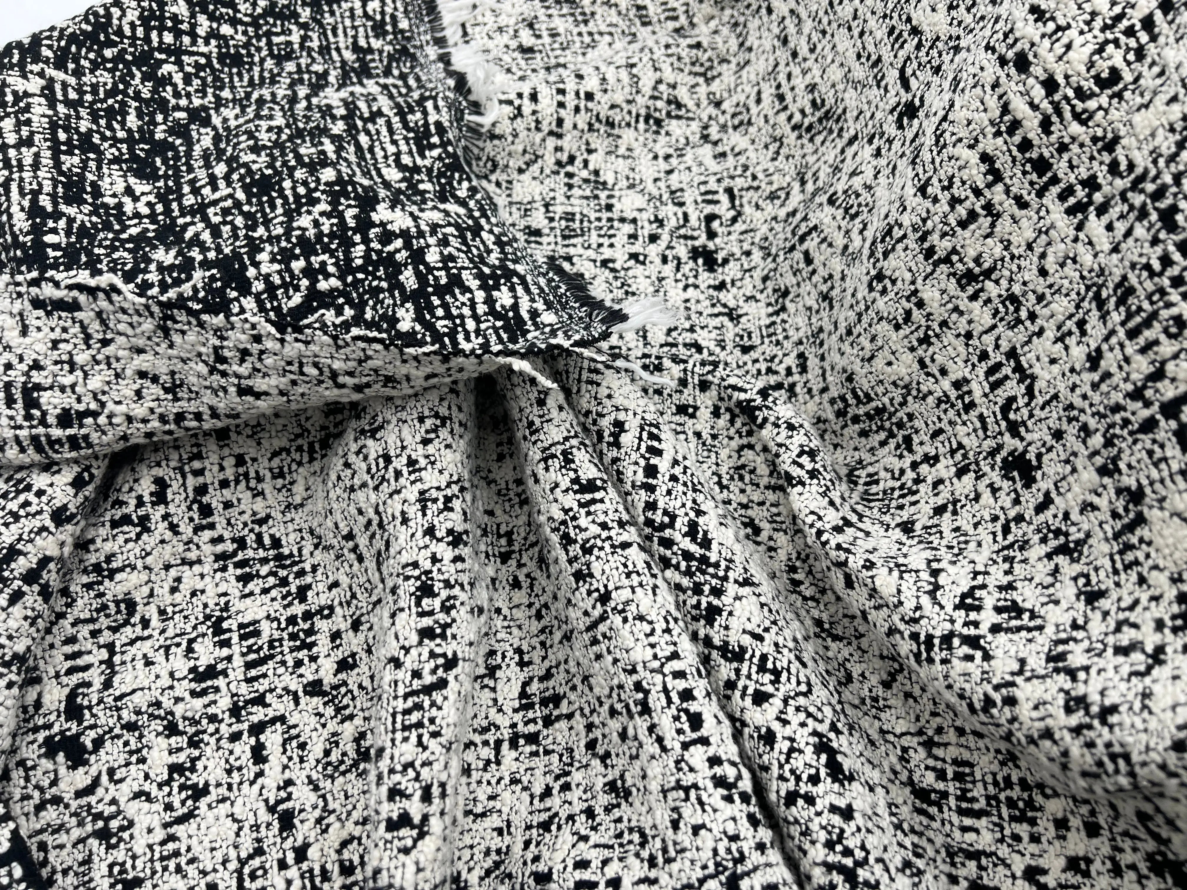 TWEED DE PRINTEMPS REVERSIBLE NOIR ET BLANC - coupon de 3 mètres - My Little Coupon - tissu - coudre