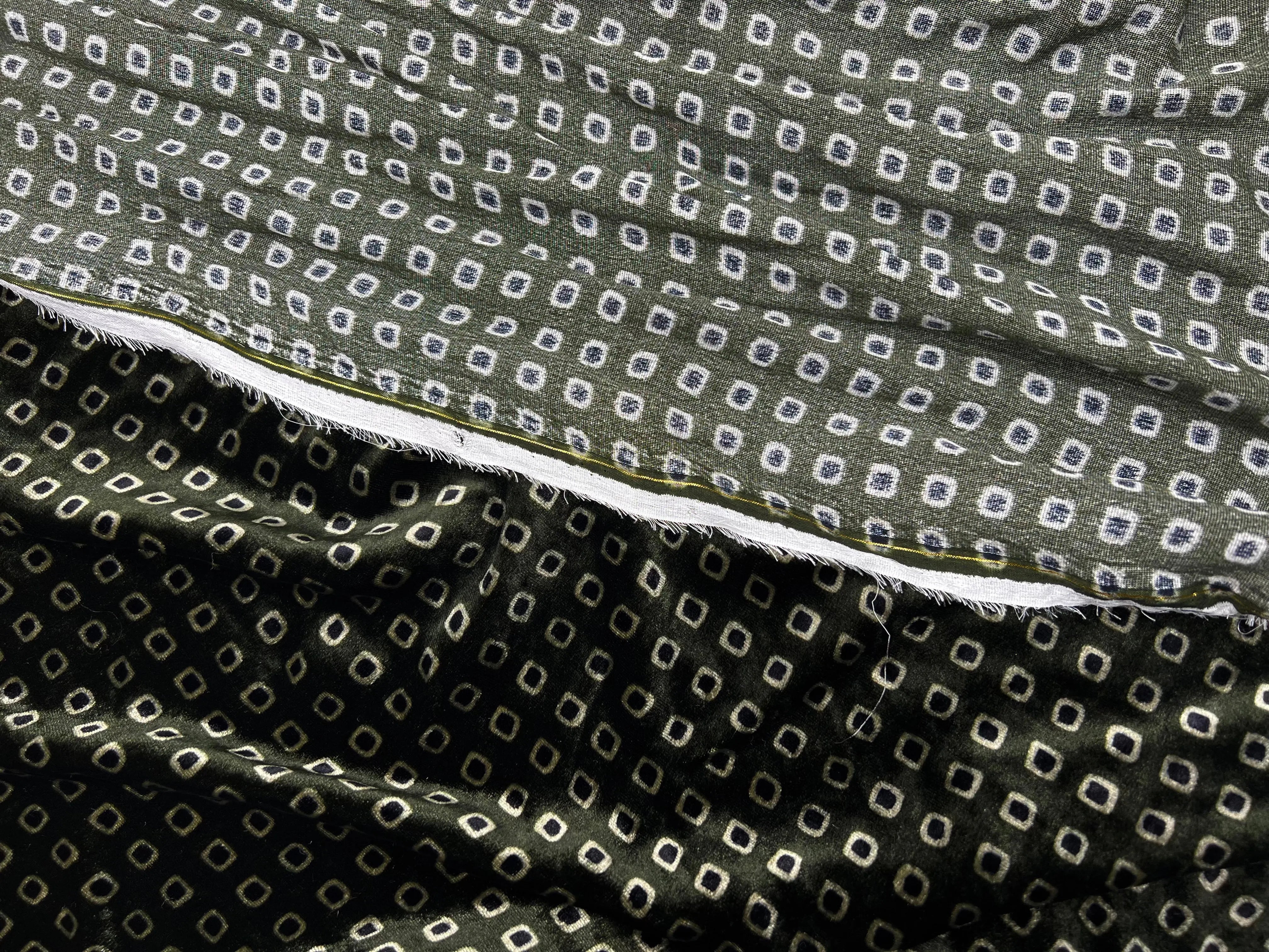 VELOURS LISSE FOND KHAKI FONCĂ PETITS MOTIFS - My Little Coupon - tissu - coudre