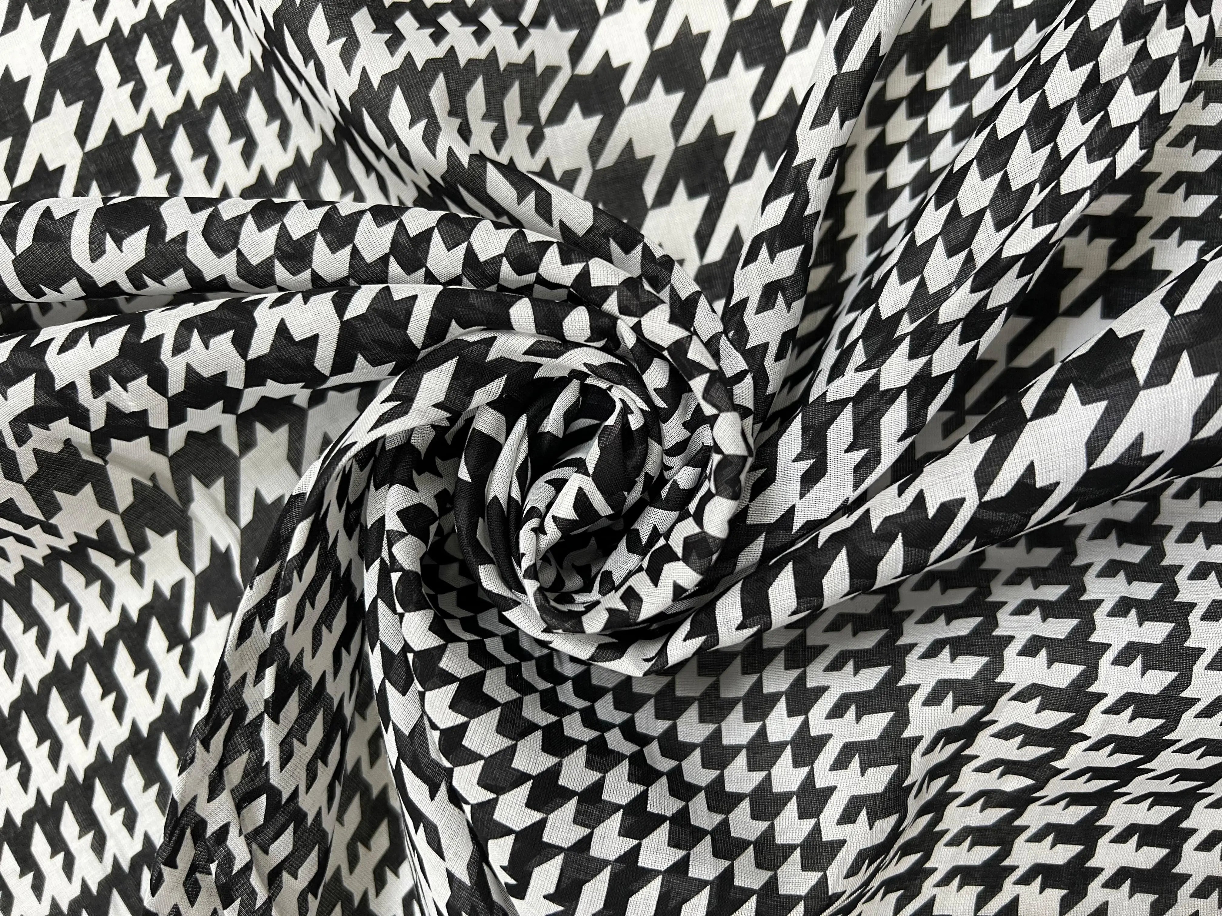 VOILE 100% COTON PEIGNÉ PIED DE COQ EN PRINCE DE GALLES NOIR ET BLANC - My Little Coupon - tissu - coudre