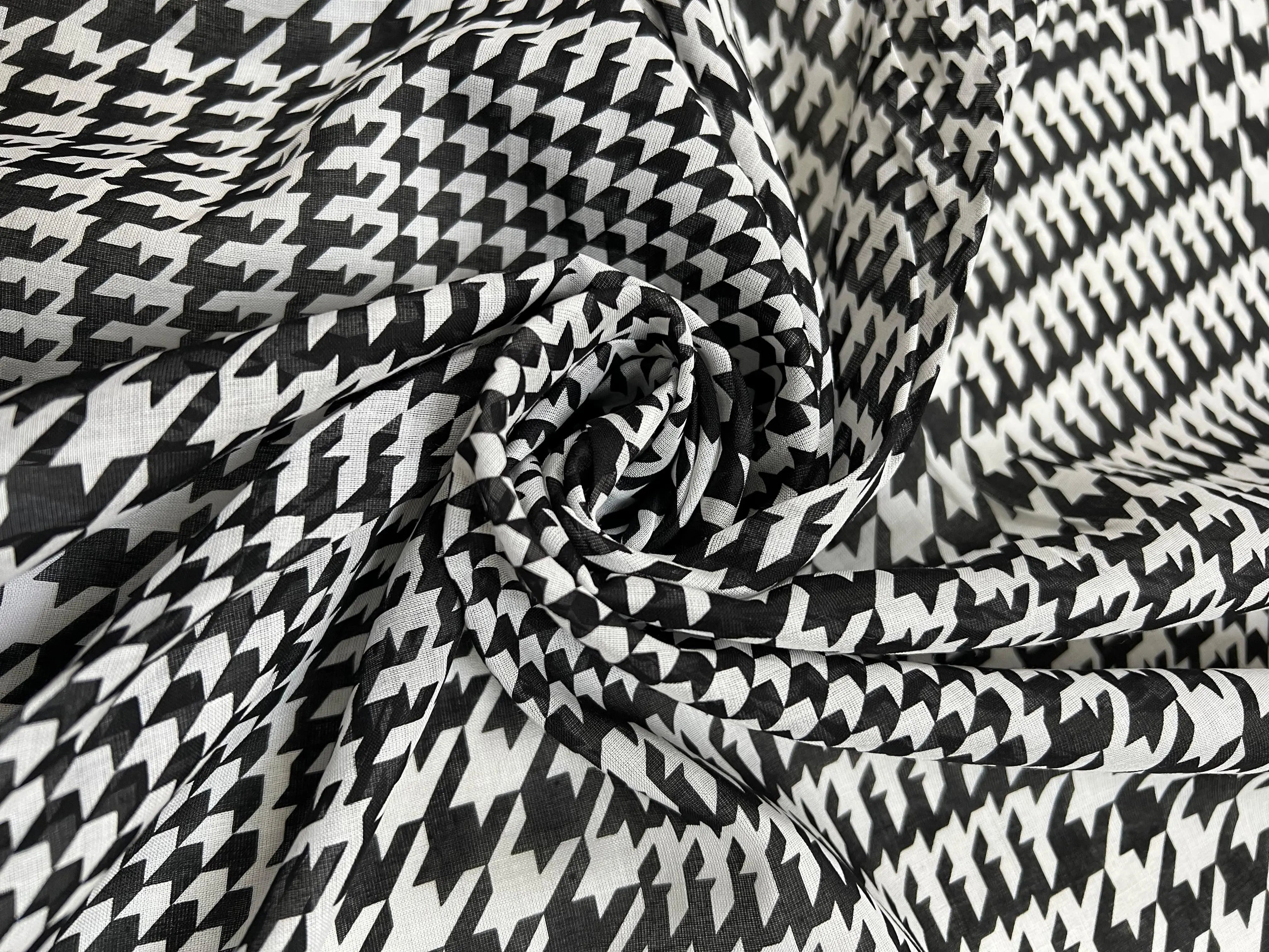 VOILE 100% COTON PEIGNÉ PIED DE COQ EN PRINCE DE GALLES NOIR ET BLANC - My Little Coupon - tissu - coudre