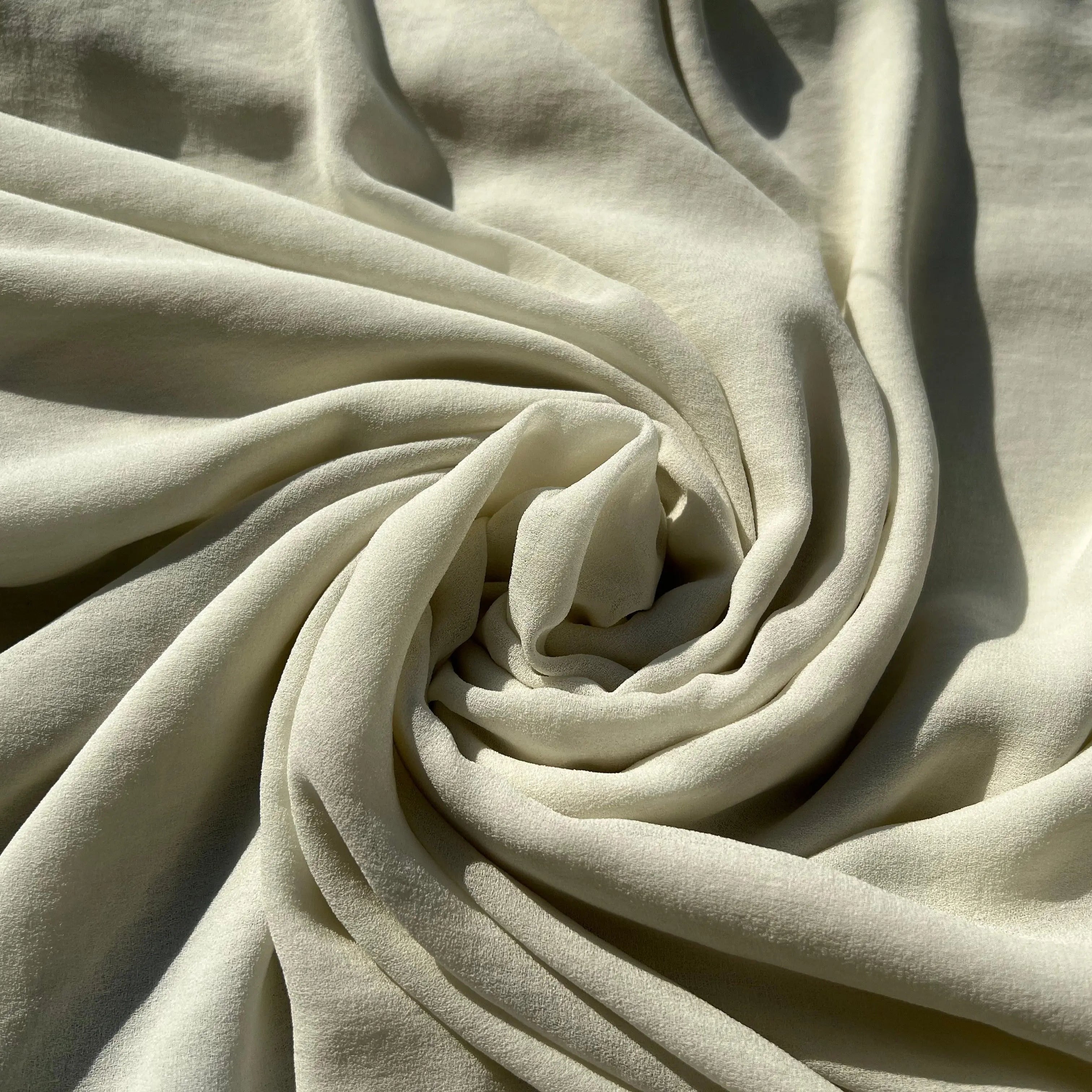 VOILE CRINCKLE (CRÊPE) VISCOSE BLANC CASSÉ - My Little Coupon - tissu - coudre