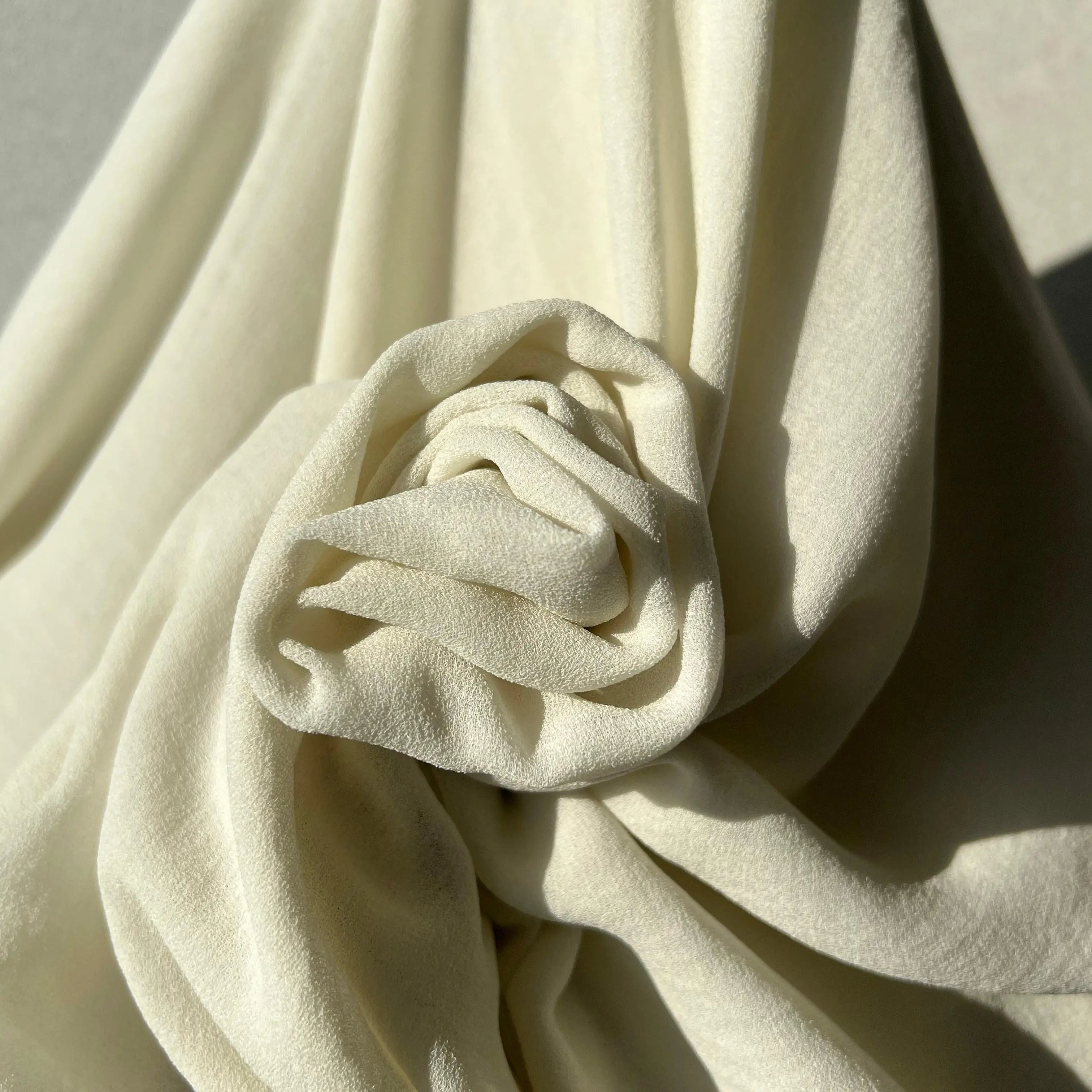 VOILE CRINCKLE (CRÊPE) VISCOSE BLANC CASSÉ - My Little Coupon - tissu - coudre