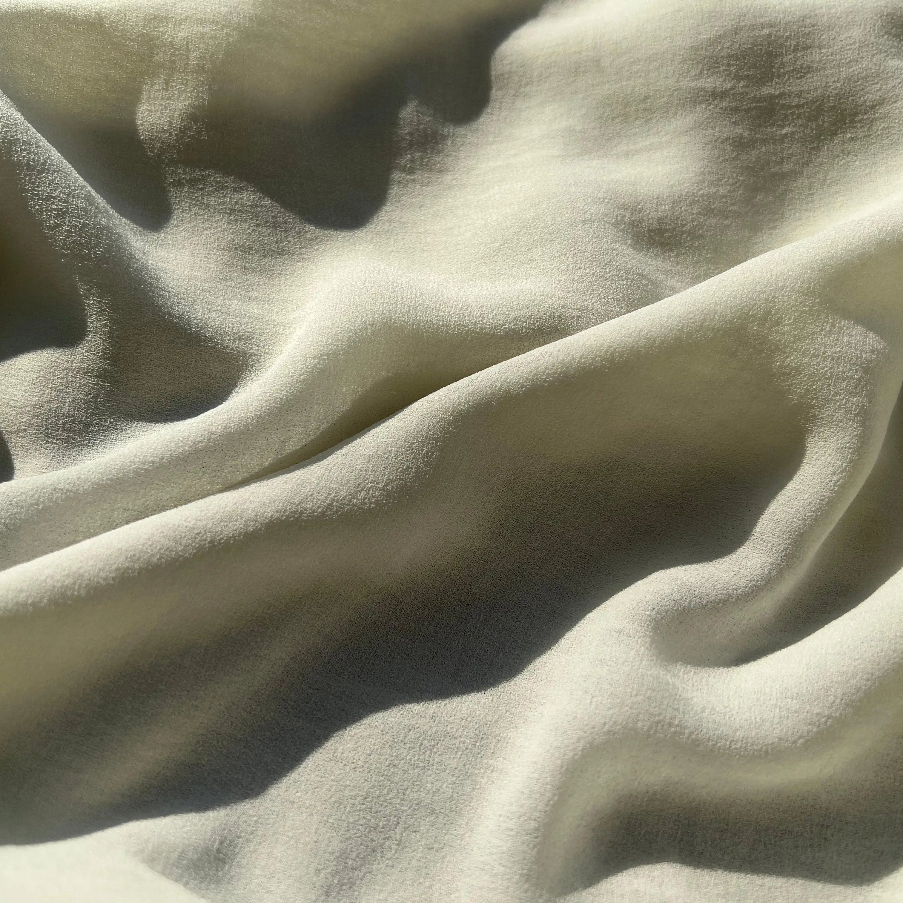 VOILE CRINCKLE (CRÊPE) VISCOSE BLANC CASSÉ - My Little Coupon - tissu - coudre