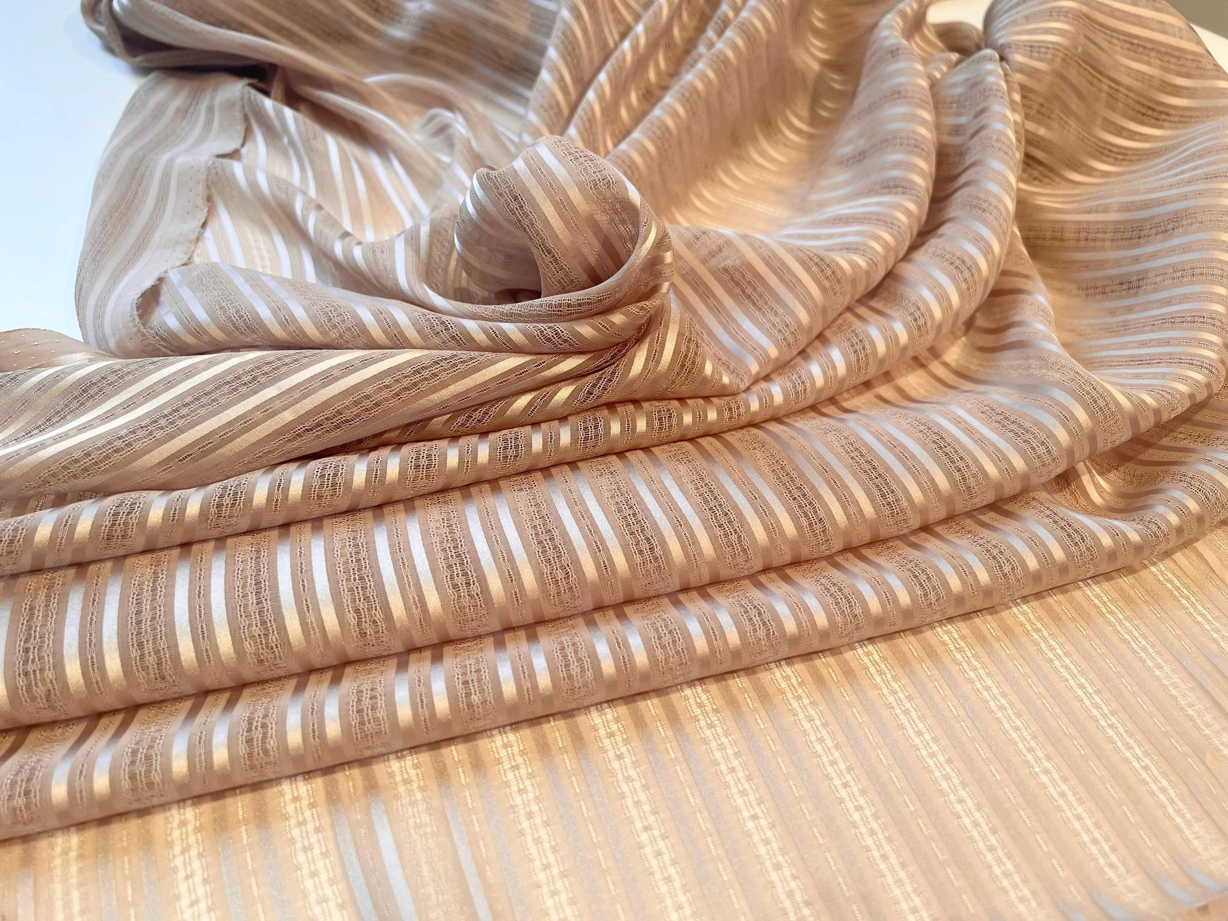 VOILE DÉCORÉ BANDE SATIN BEIGE DORÉ - coupon de 3 mètres - My Little Coupon - tissu - coudre