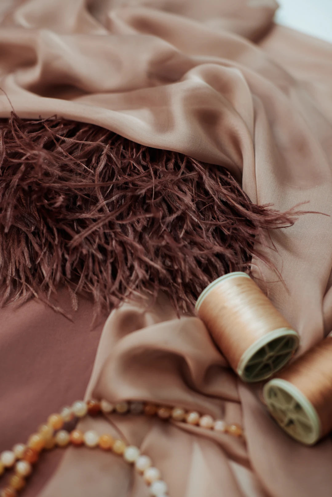 Explorez les Secrets de la Couture avec des Tissus Luxueux