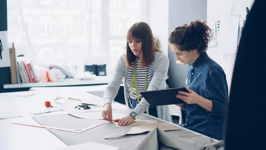 Collaboration entre marques de couture et designers  un regard