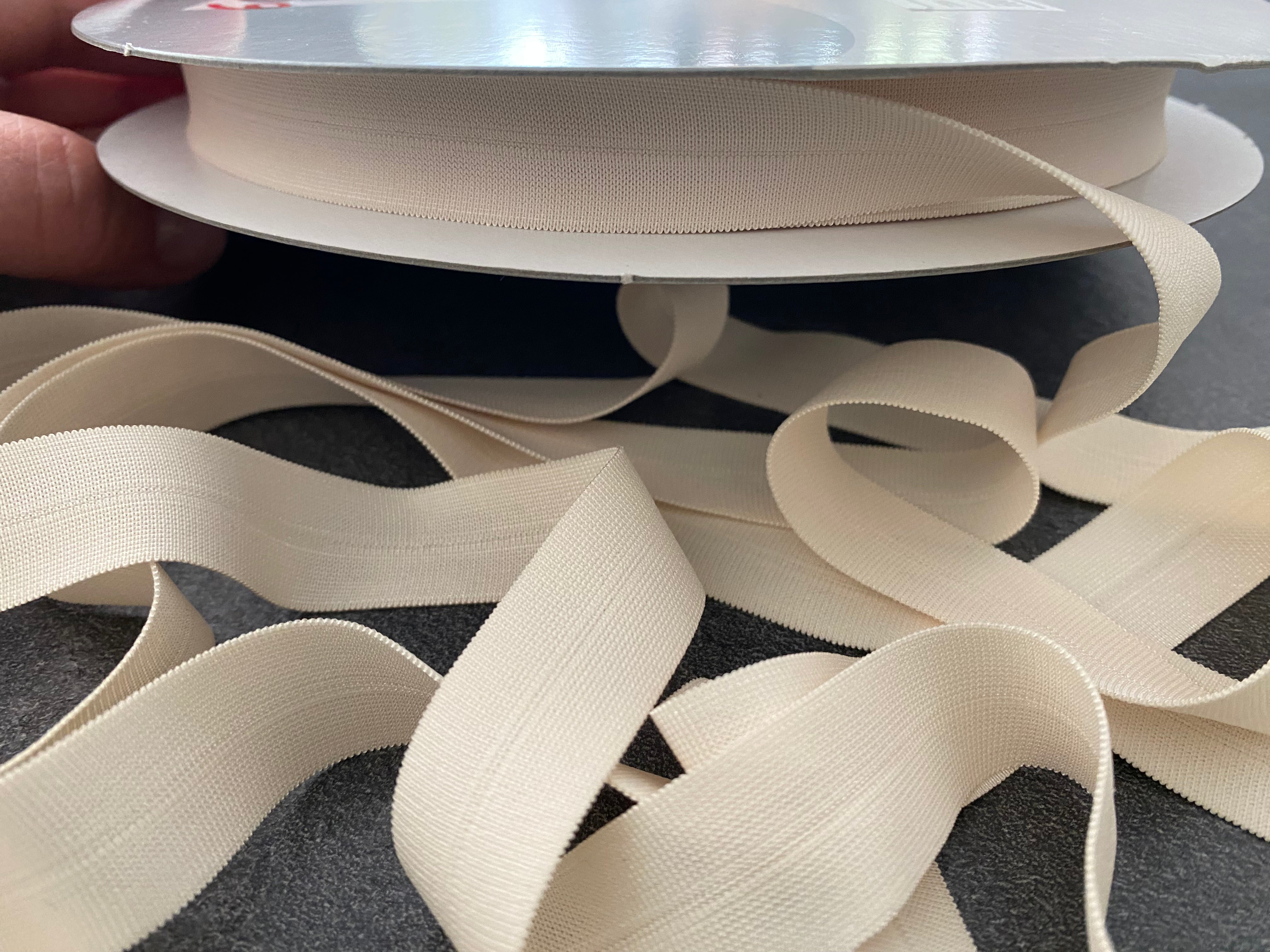 BIAIS PLAT ÉLASTIQUE LINGERIE 18mm BLANC CASSÉ - My Little Coupon