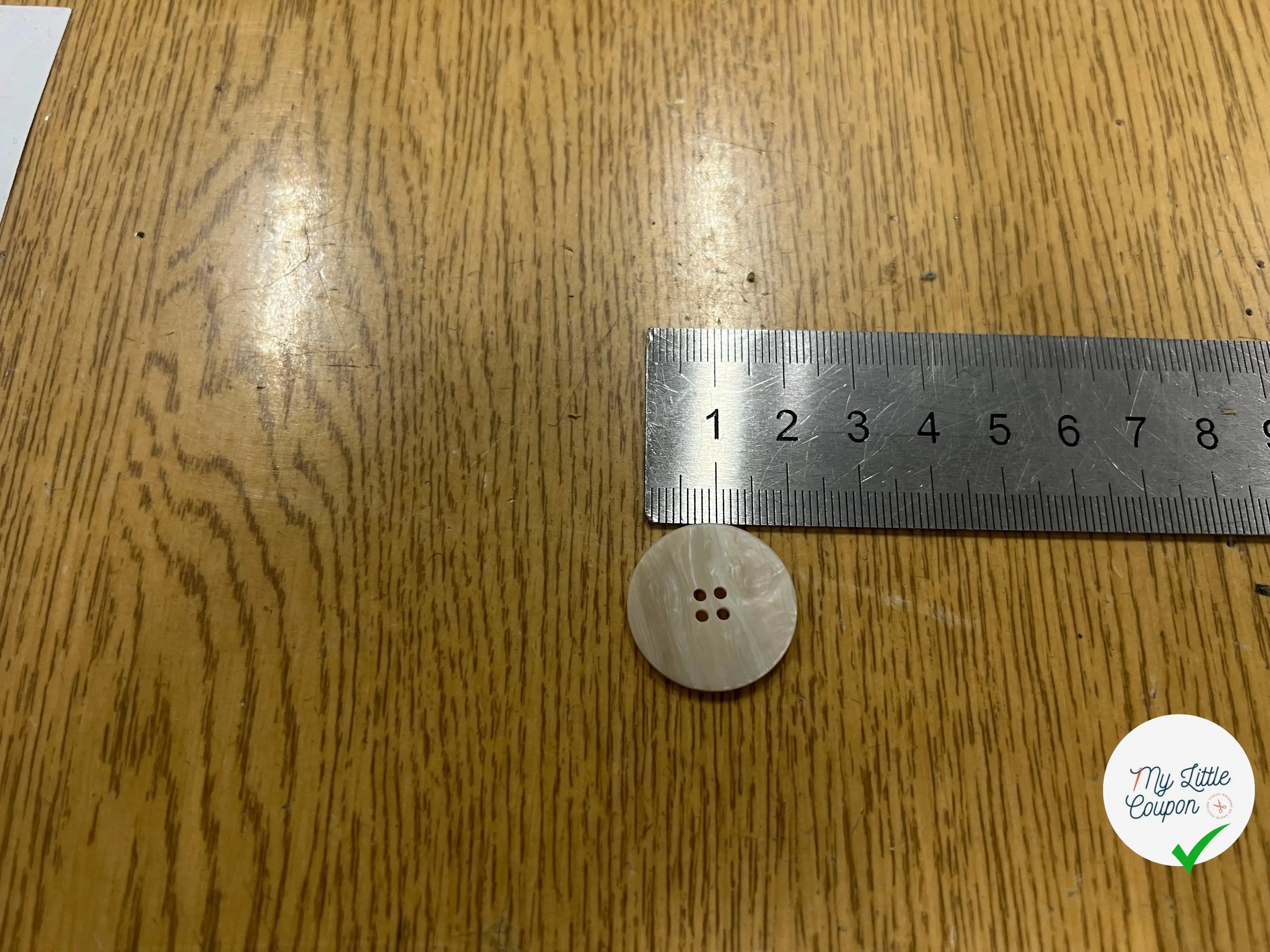 BOUTON BEIGE LEGEREENT NACRÉ (lot de 10) - My Little Coupon