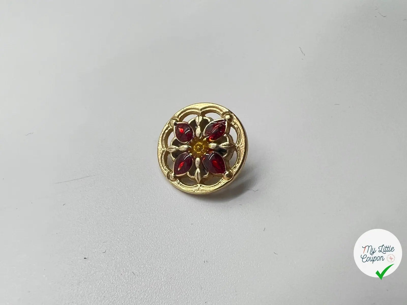 BOUTON MÉTAL DORÉ PIERRES ROUGES 15MM - My Little Coupon - tissu - coudre