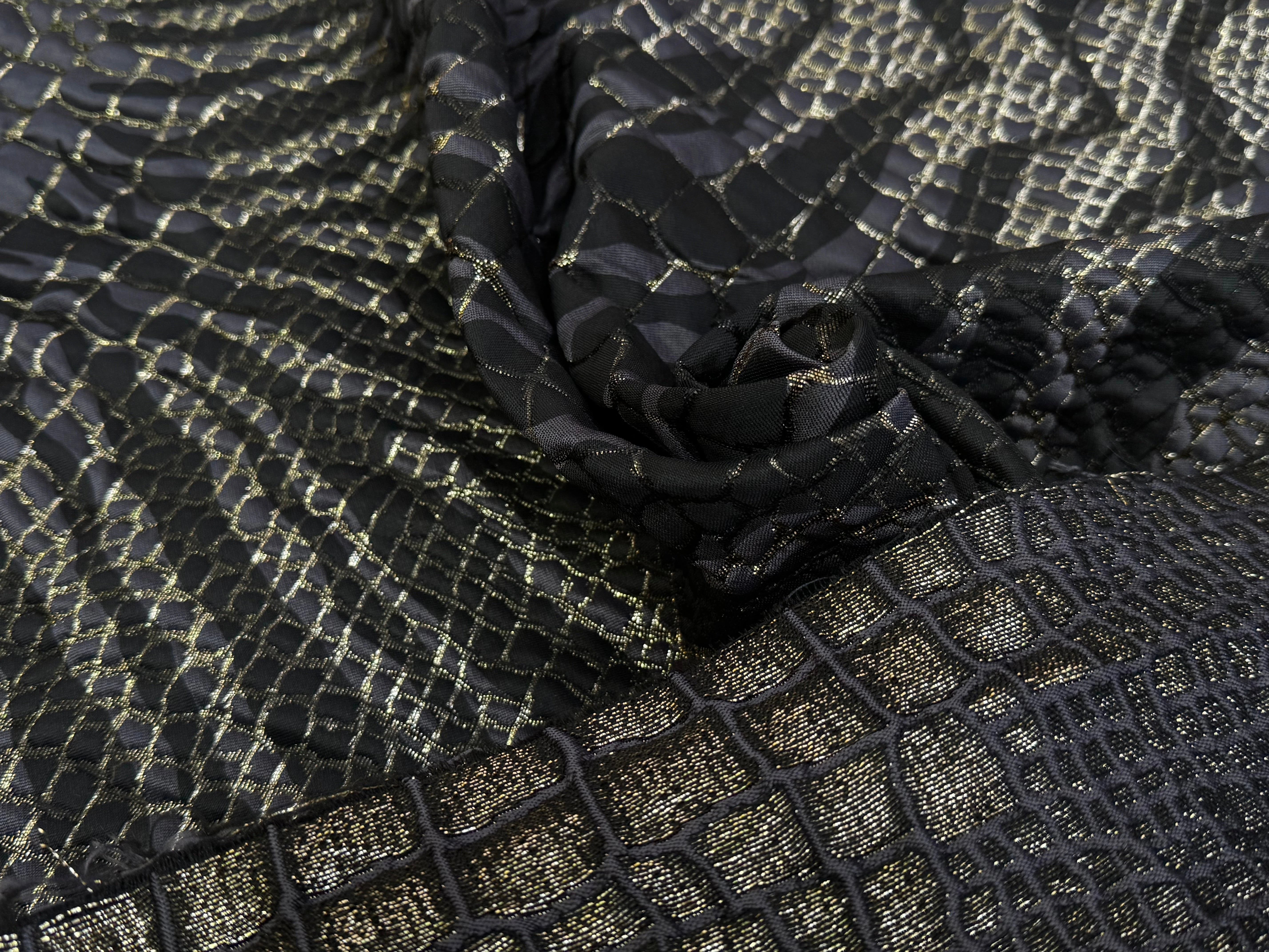 BROCARD EFFET CROCODILE NOIR ET DORÉ - My Little Coupon