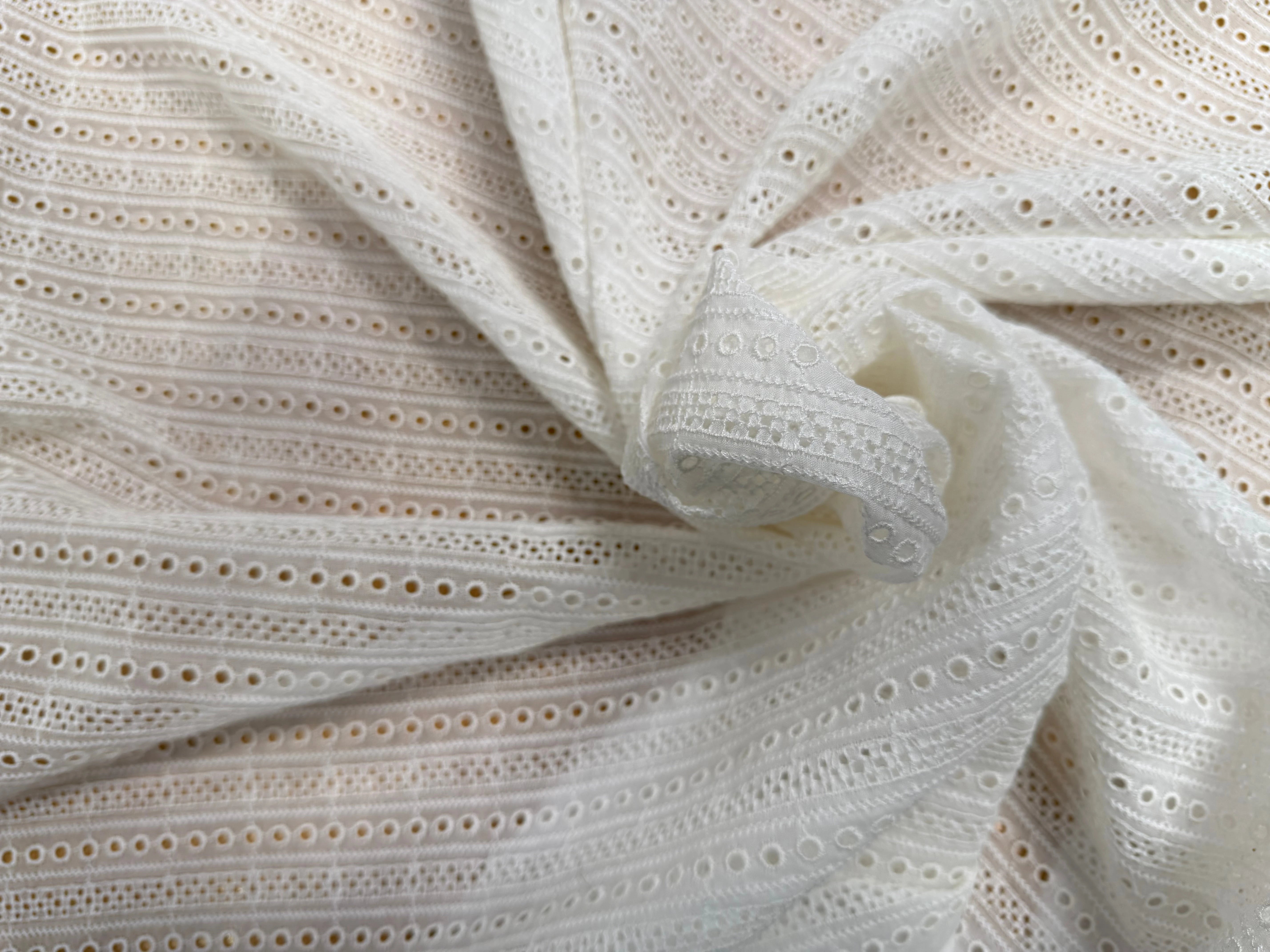 BRODERIE ANGLAISE 100% COTON CIRCULAIRE BLANCHE - My Little Coupon