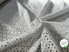 BRODERIE ANGLAISE COTON D'UN BLANC ECLATANT - My Little Coupon