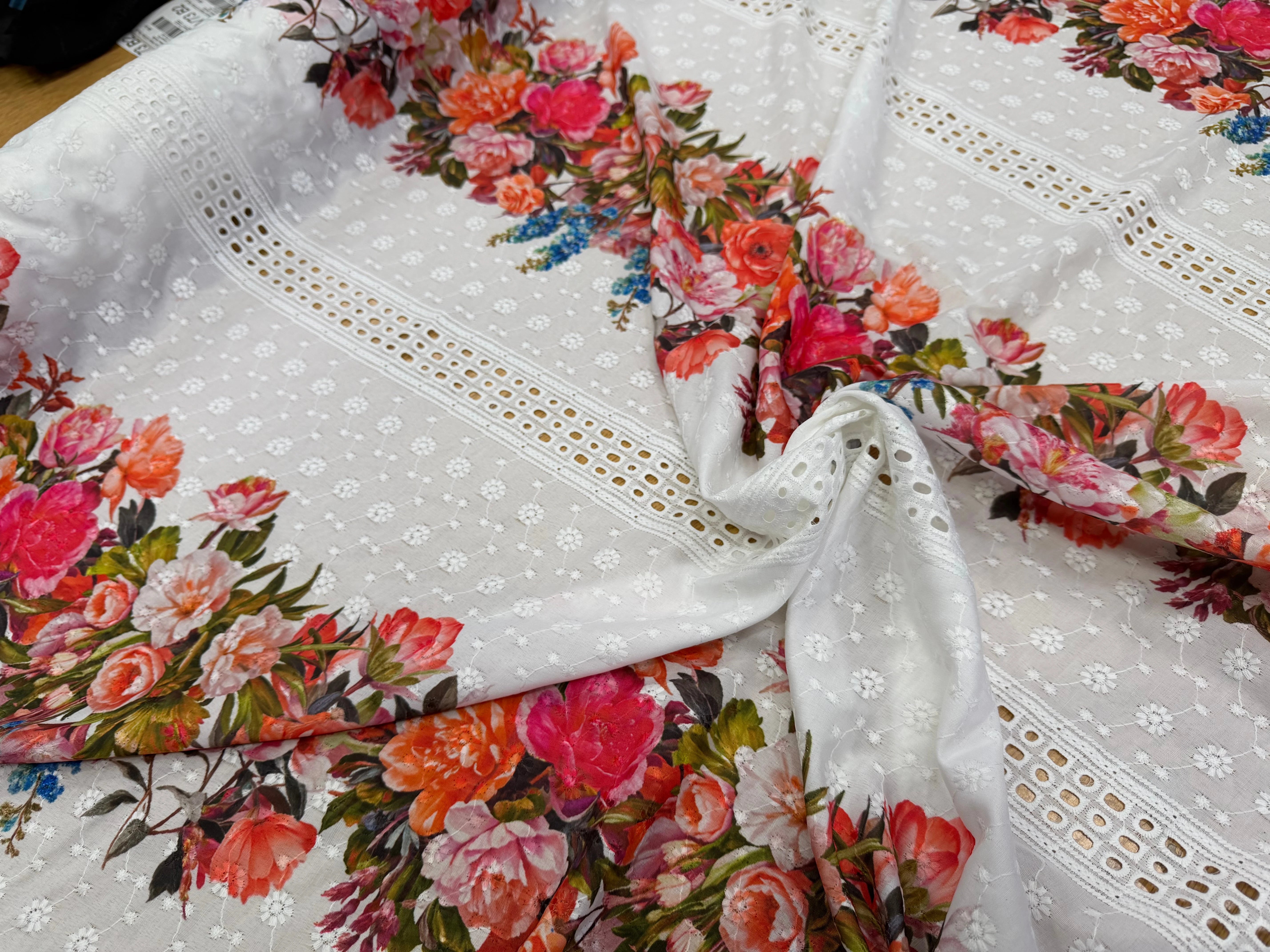 BRODERIE ANGLAISE MOTIFS FLEURS COTON - My Little Coupon