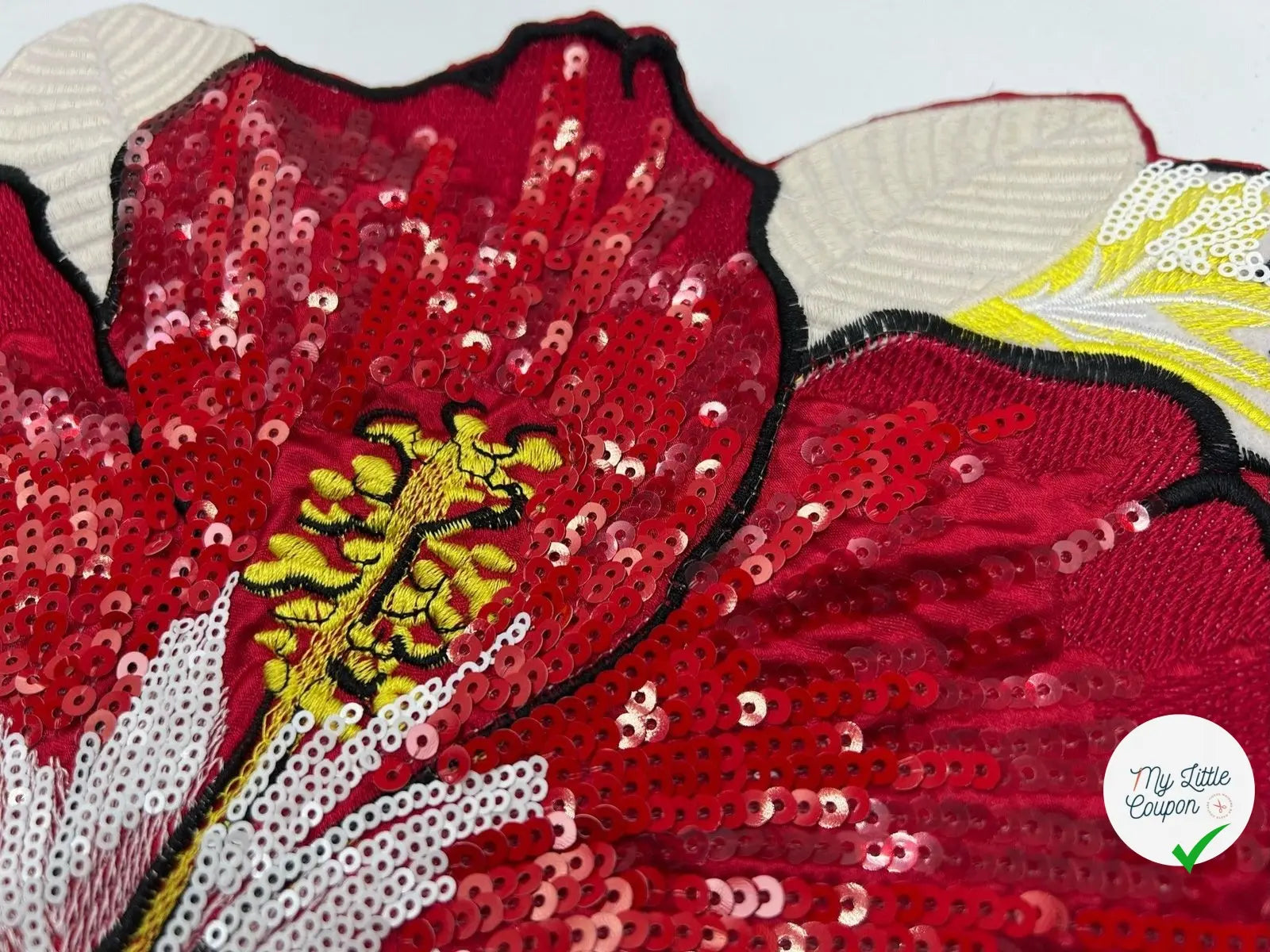 BRODERIE D’ORNEMENT GÉANTE HIBISCUS ROUGE - My Little Coupon - tissu - coudre