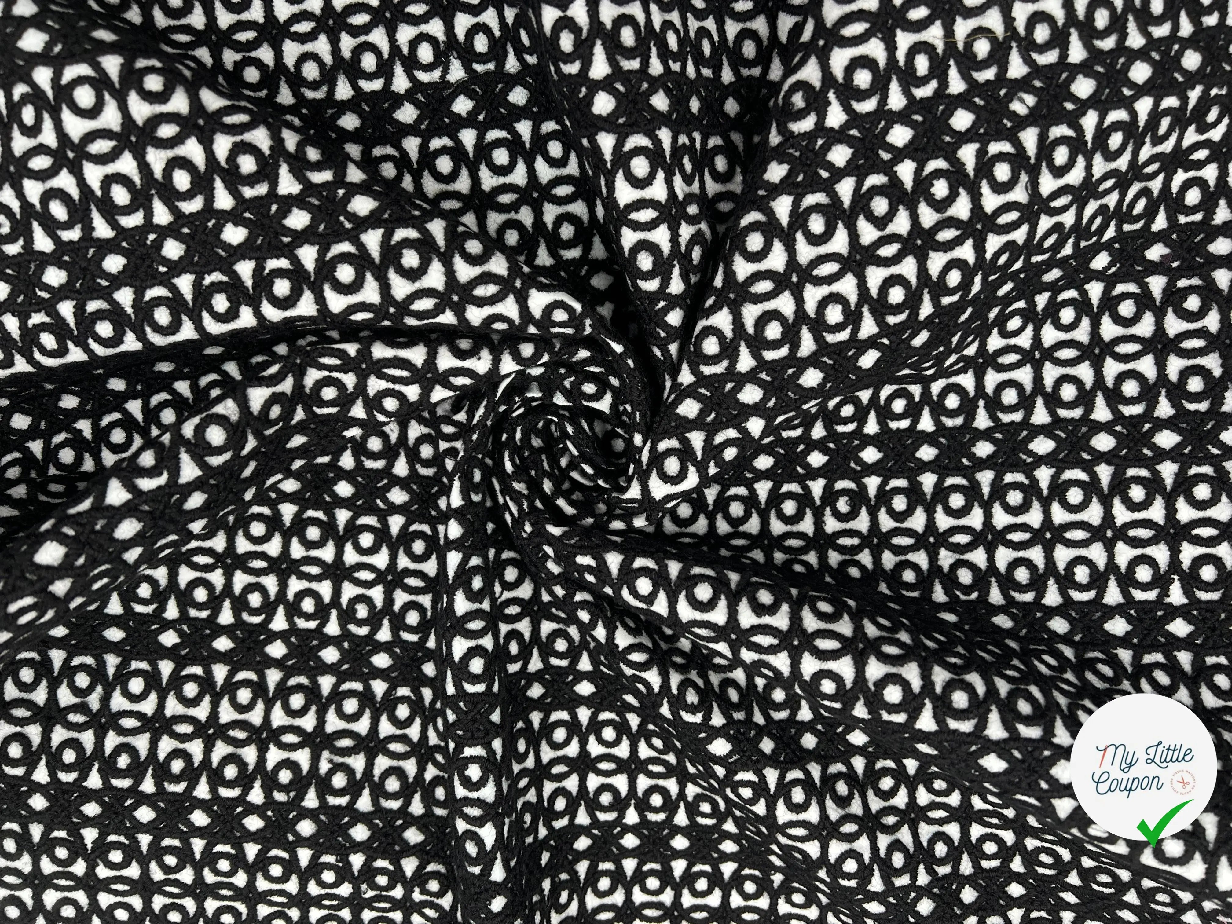 BRODERIE NOIRE FOND NOIR POPELINE BLANCHE - My Little Coupon - tissu - coudre