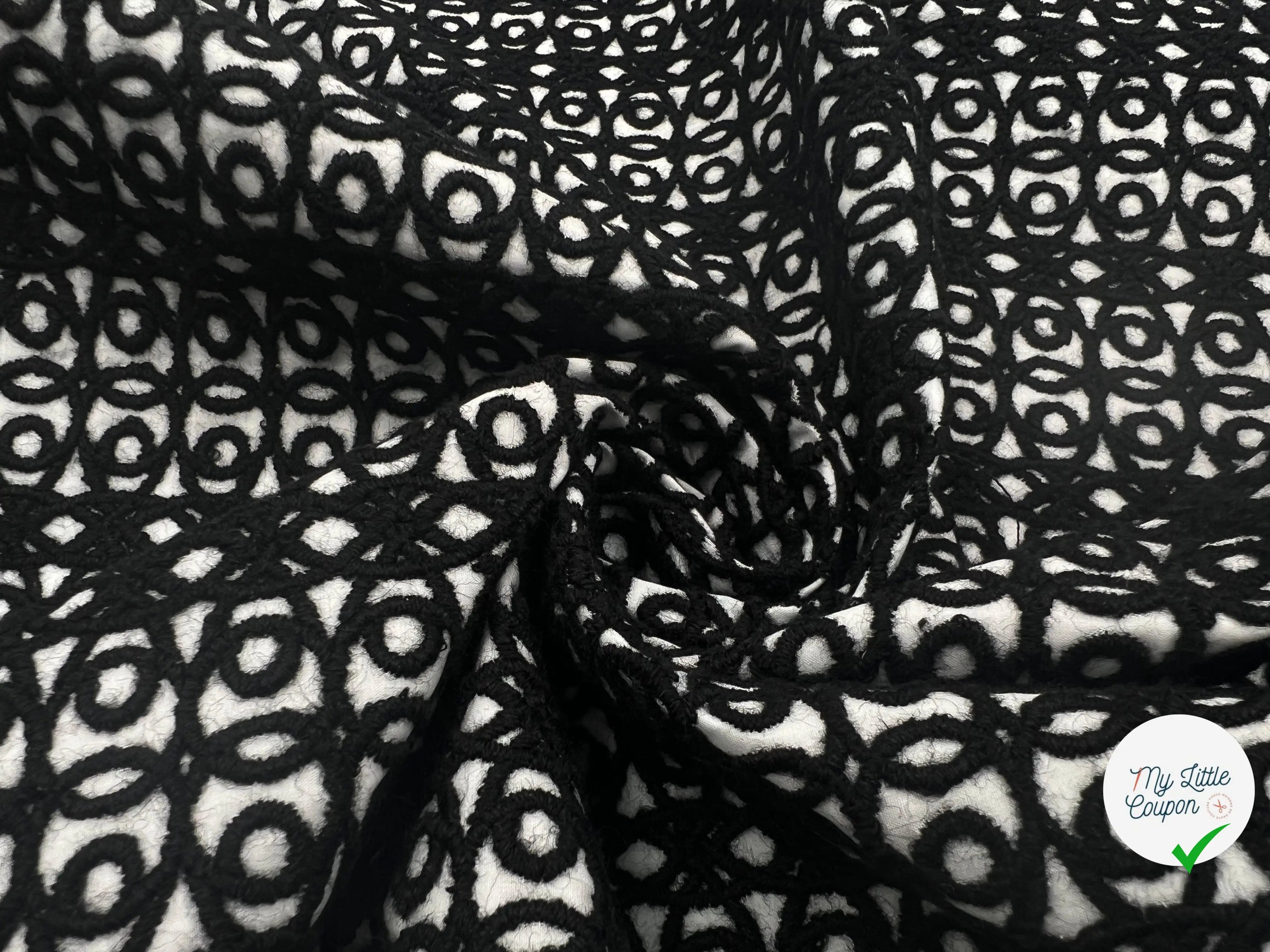 BRODERIE NOIRE FOND NOIR POPELINE BLANCHE - My Little Coupon - tissu - coudre