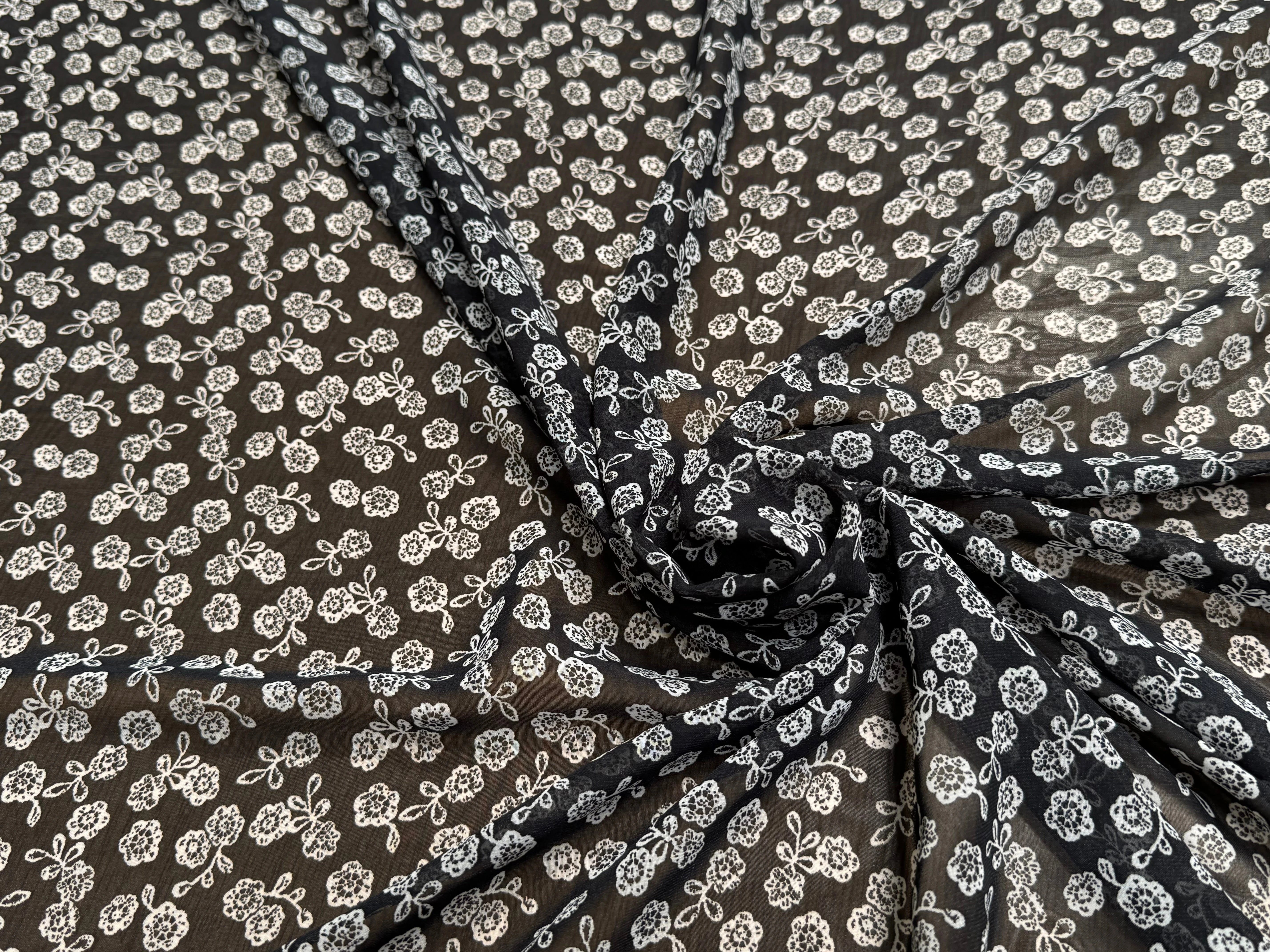 CHIFFON IMPRIMÉ CHIC MOTIFS FLORAUX BLANC SUR FOND NOIR - My Little Coupon