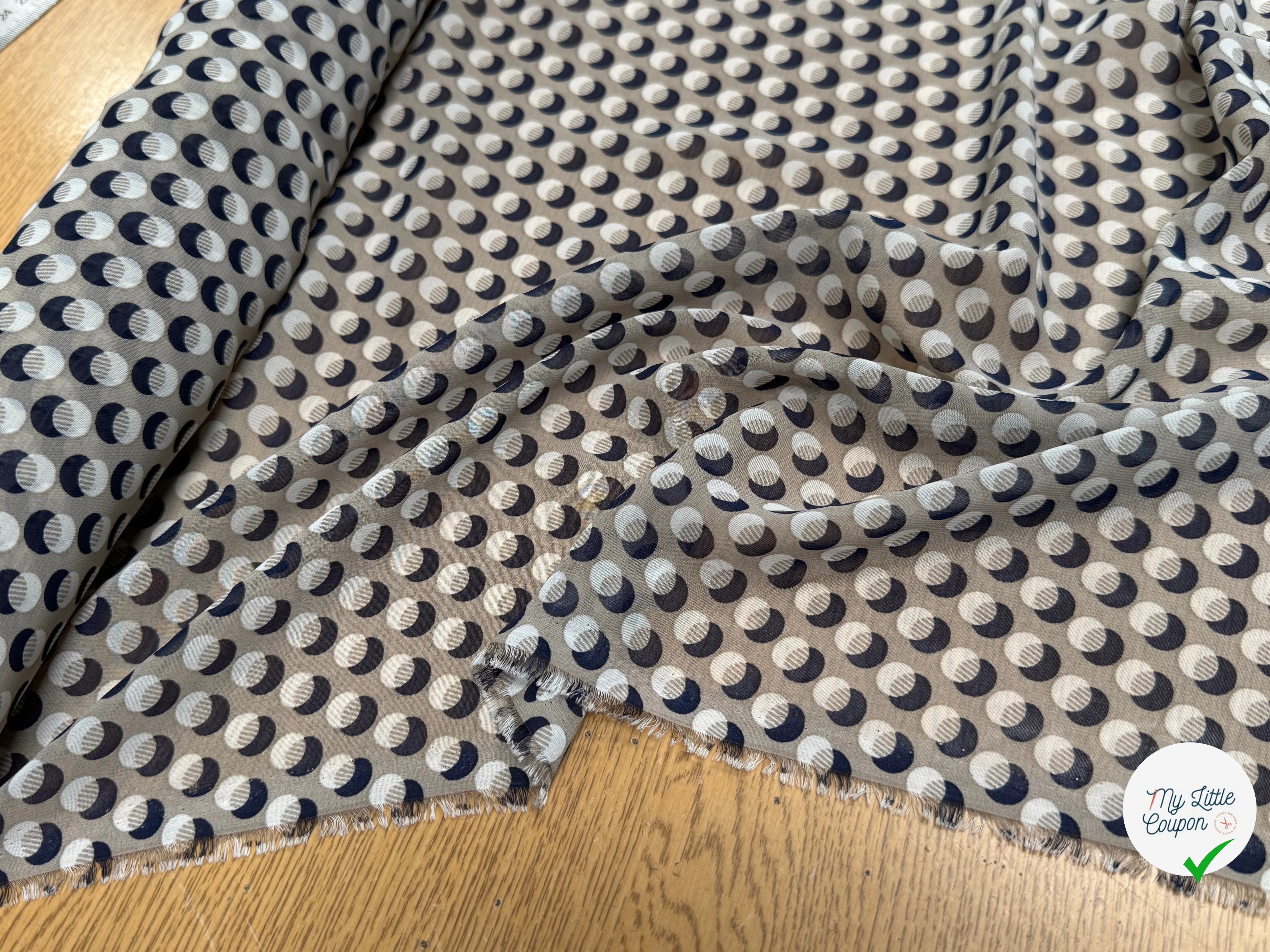 CHIFFON IMPRIMÉ MOTIFS CIRCULAIRES À OMBRE FOND BEIGE - My Little Coupon