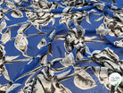 CHIFFON PRINTED FOND BLEU GROSSES FLEURS BLANC NOIR - My Little Coupon