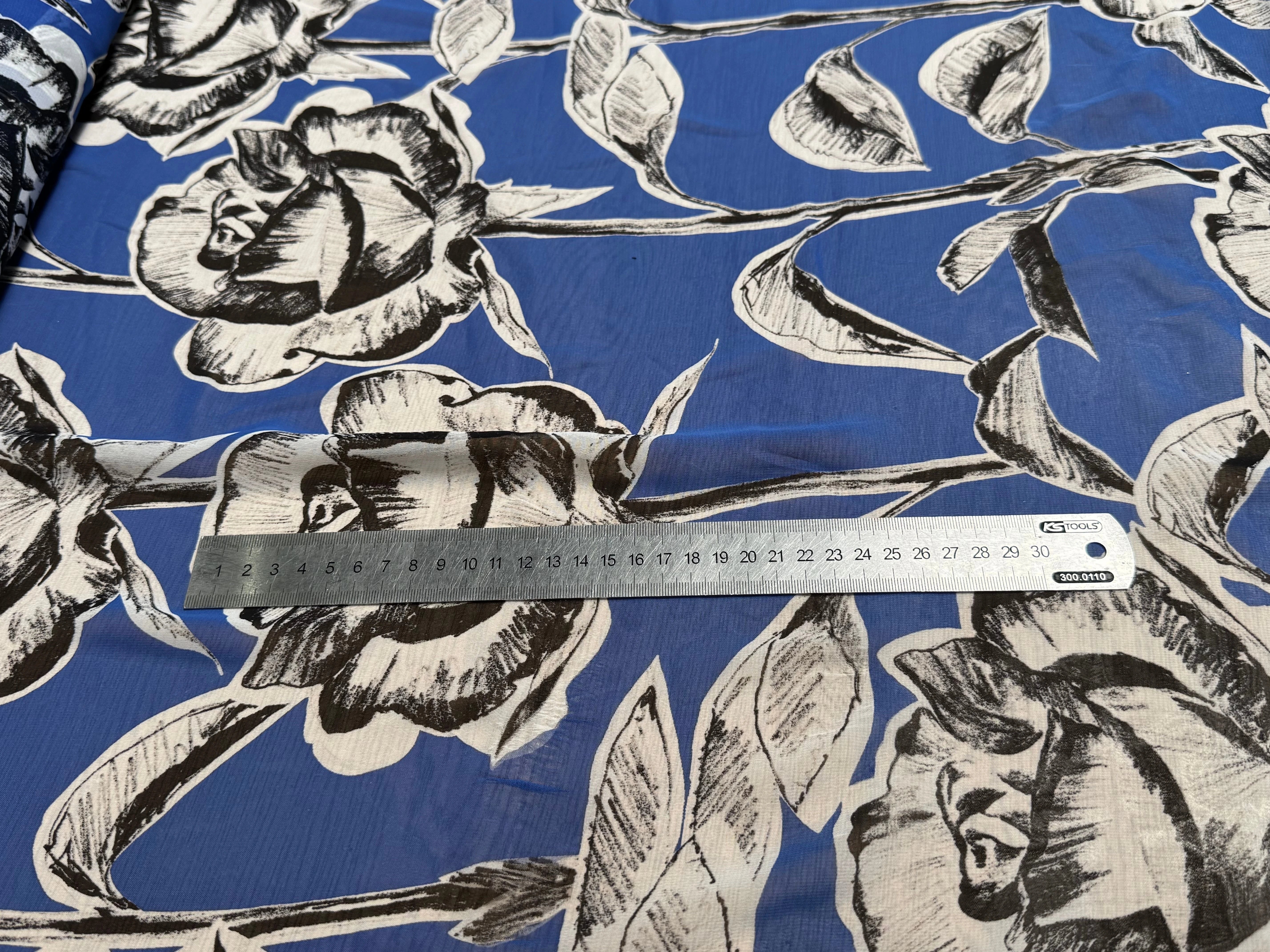 CHIFFON PRINTED FOND BLEU GROSSES FLEURS BLANC NOIR - My Little Coupon