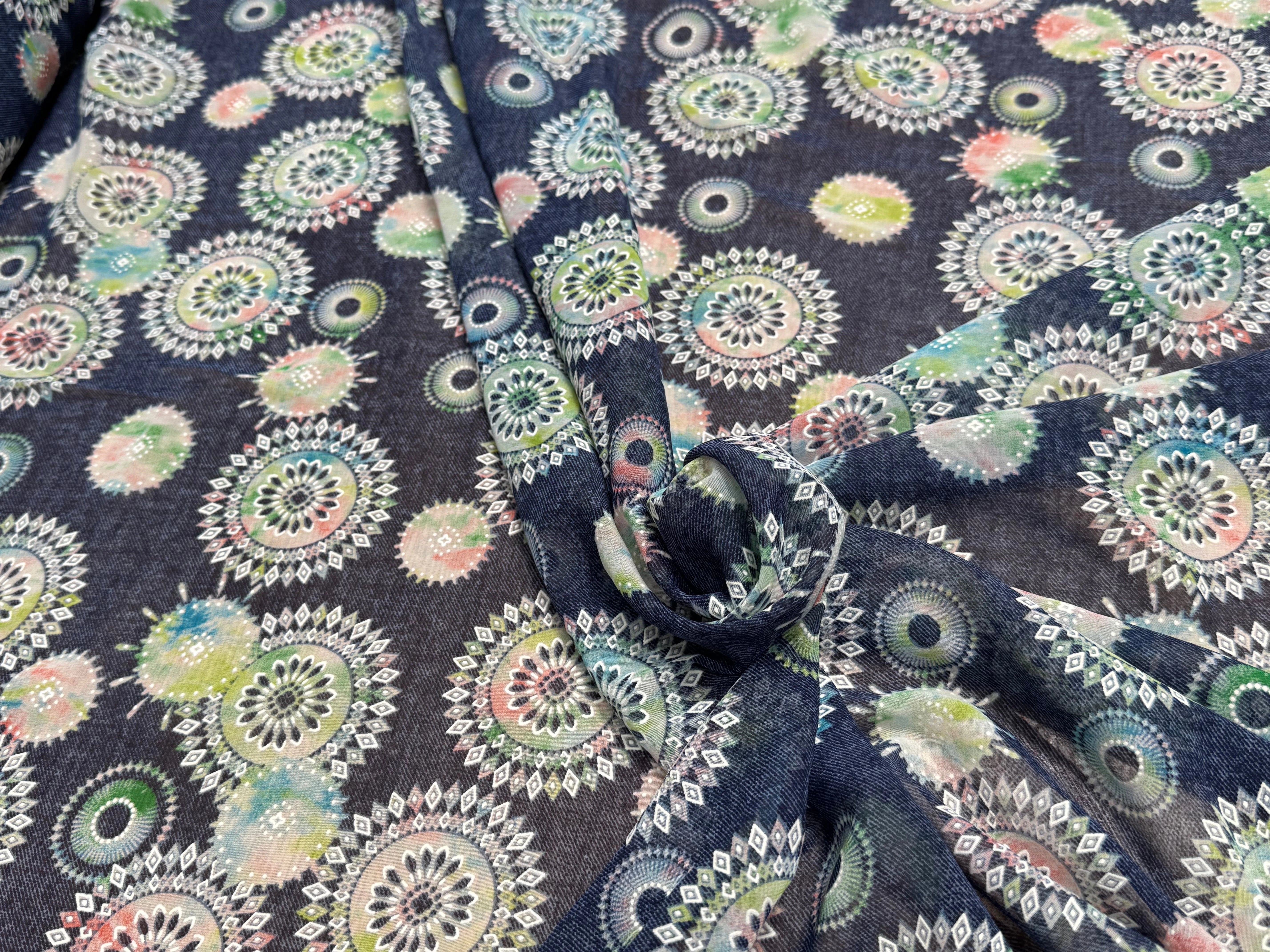CHIFFON PRINTED MOYENS COQUILLAGES MULTICOLORES FOND BLEU - My Little Coupon
