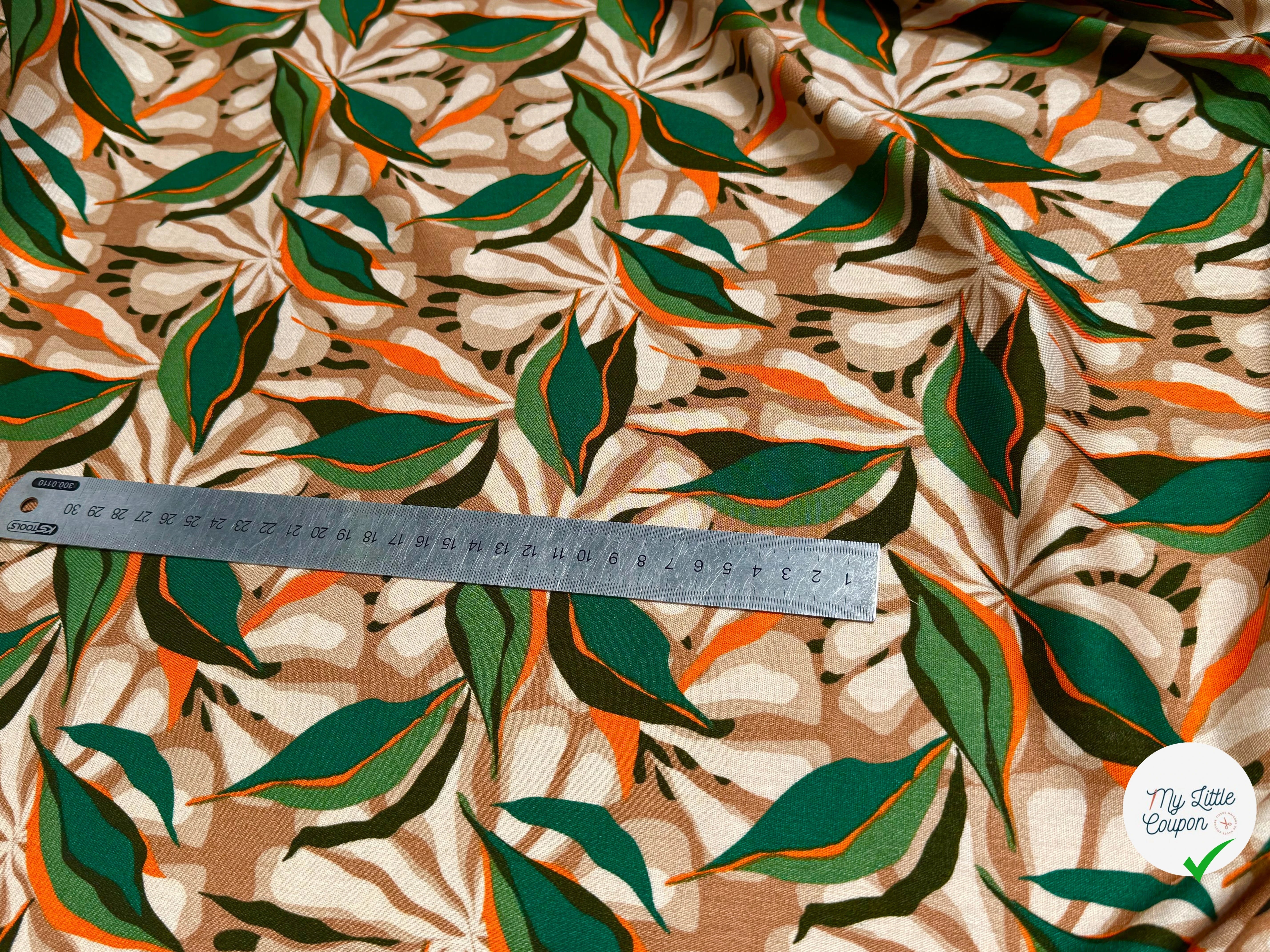 VISCOSE FLUIDE FOND BEIGE MOTIFS FEUILLAGES VERT ORANGE - My Little Coupon