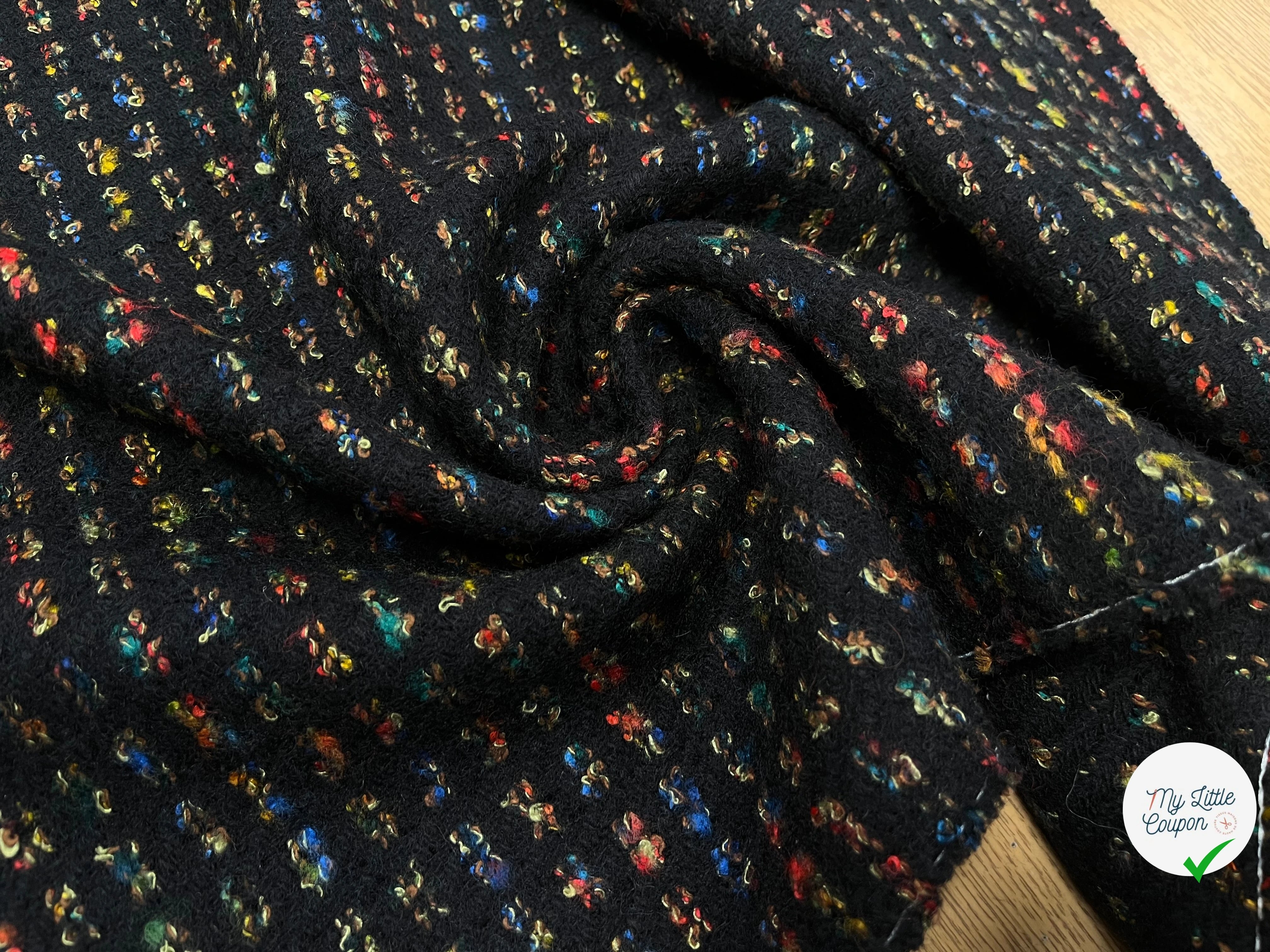 (CHUTE)LAINAGE MANTEAU MOTIF PEINTURE MULTICOLORES FOND NOIR - My Little Coupon