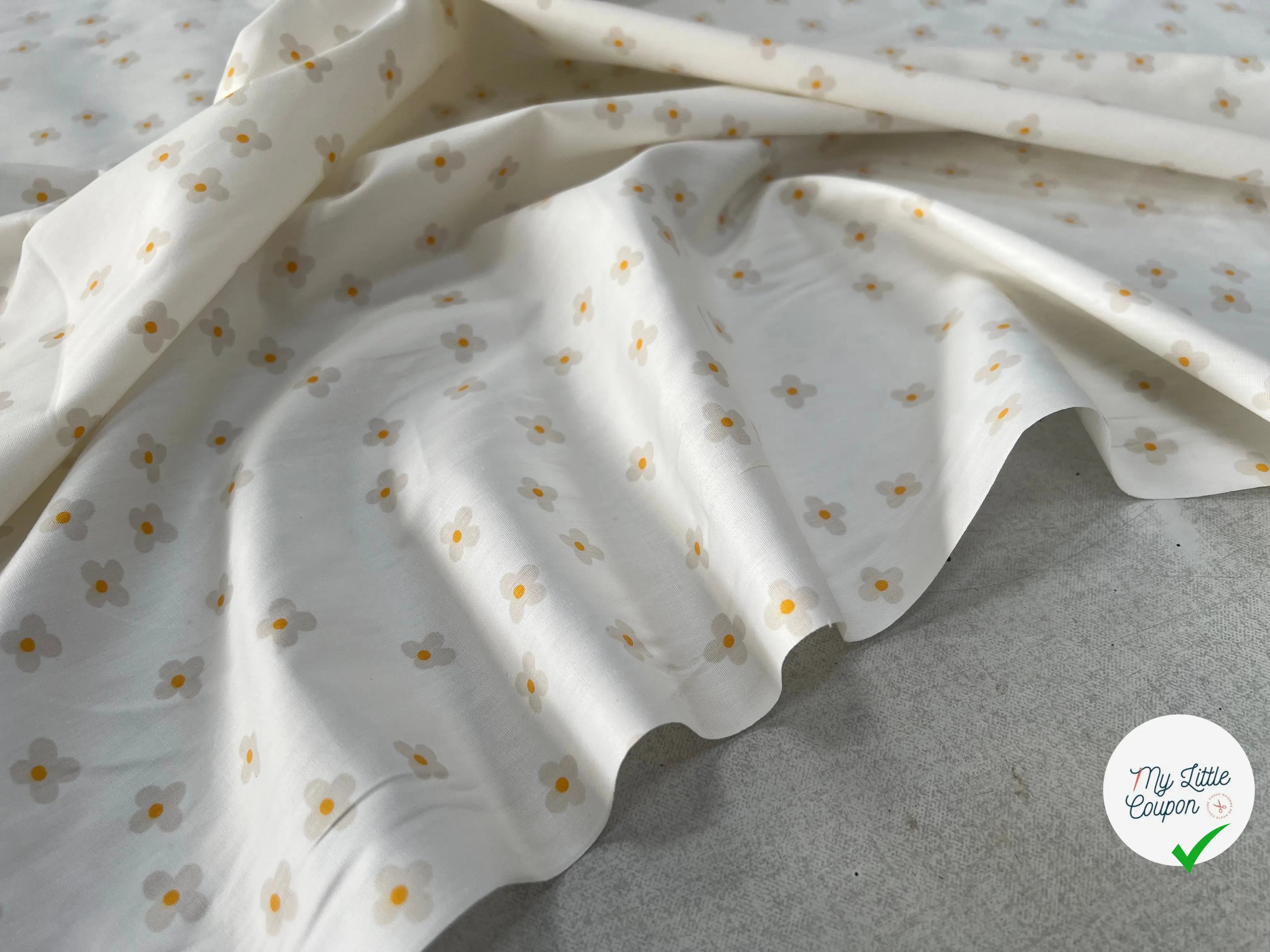 COTON BÉBÉ 120 FILS FLEURS FOND BLANC - My Little Coupon