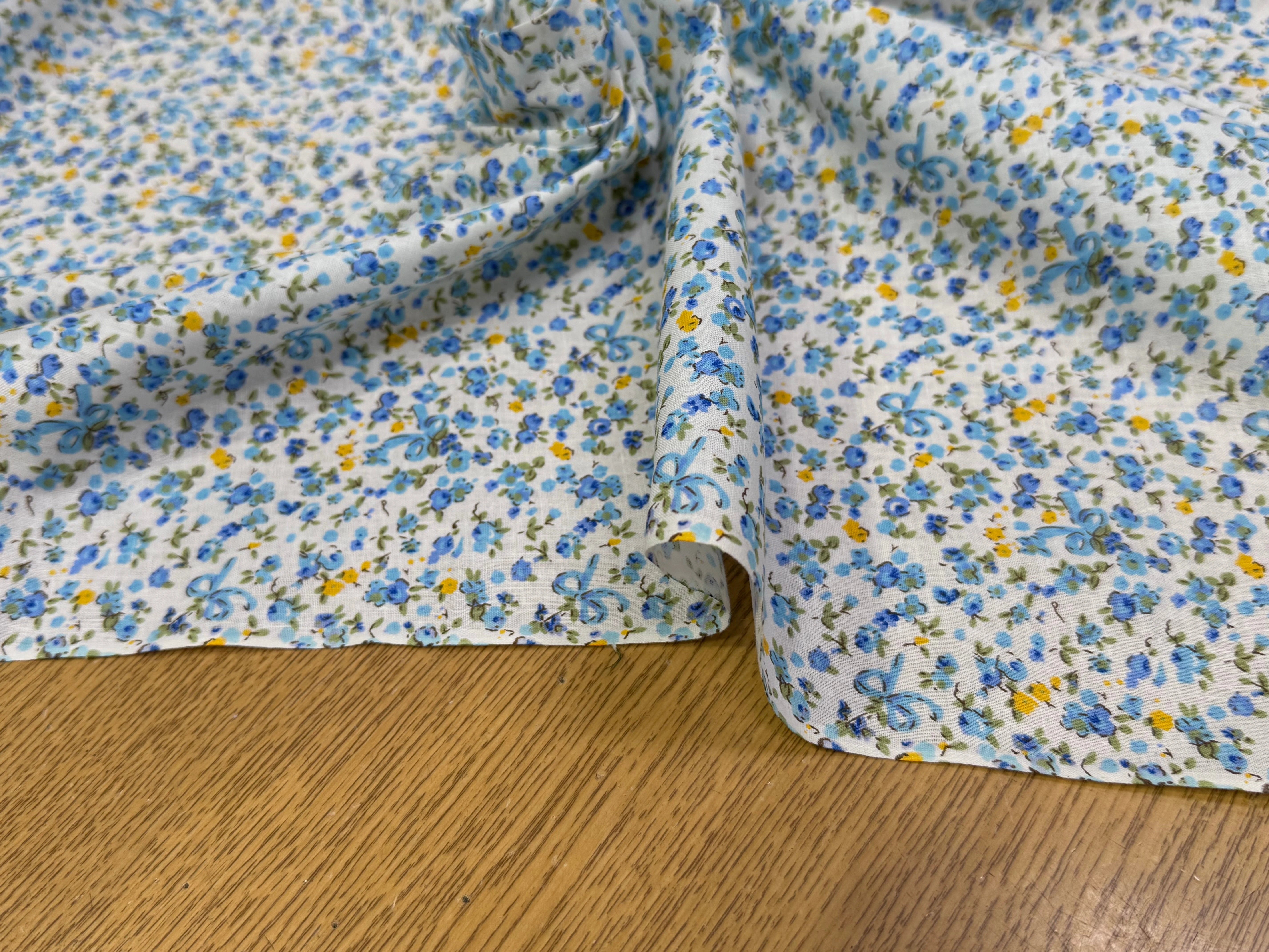 COTON FLEURS JAUNE BLEU FOND BLANC - My Little Coupon