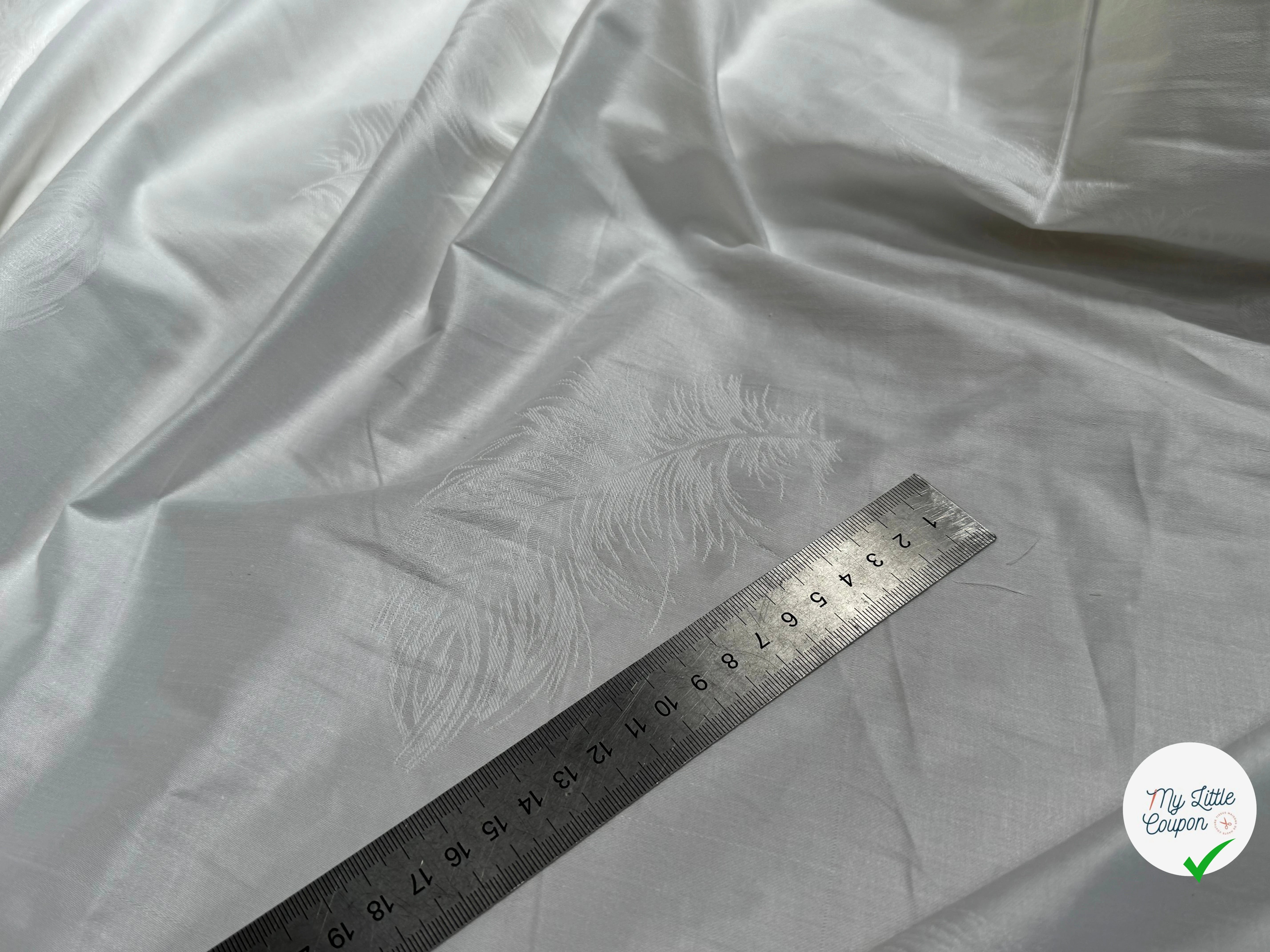 COTON JACQUARD DAMASSÉ BLANC MOTIFS PLUMES 280 DE LAIZE SOFT TOUCHÉ LÉGÈREMENT SATINÉ - My Little Coupon