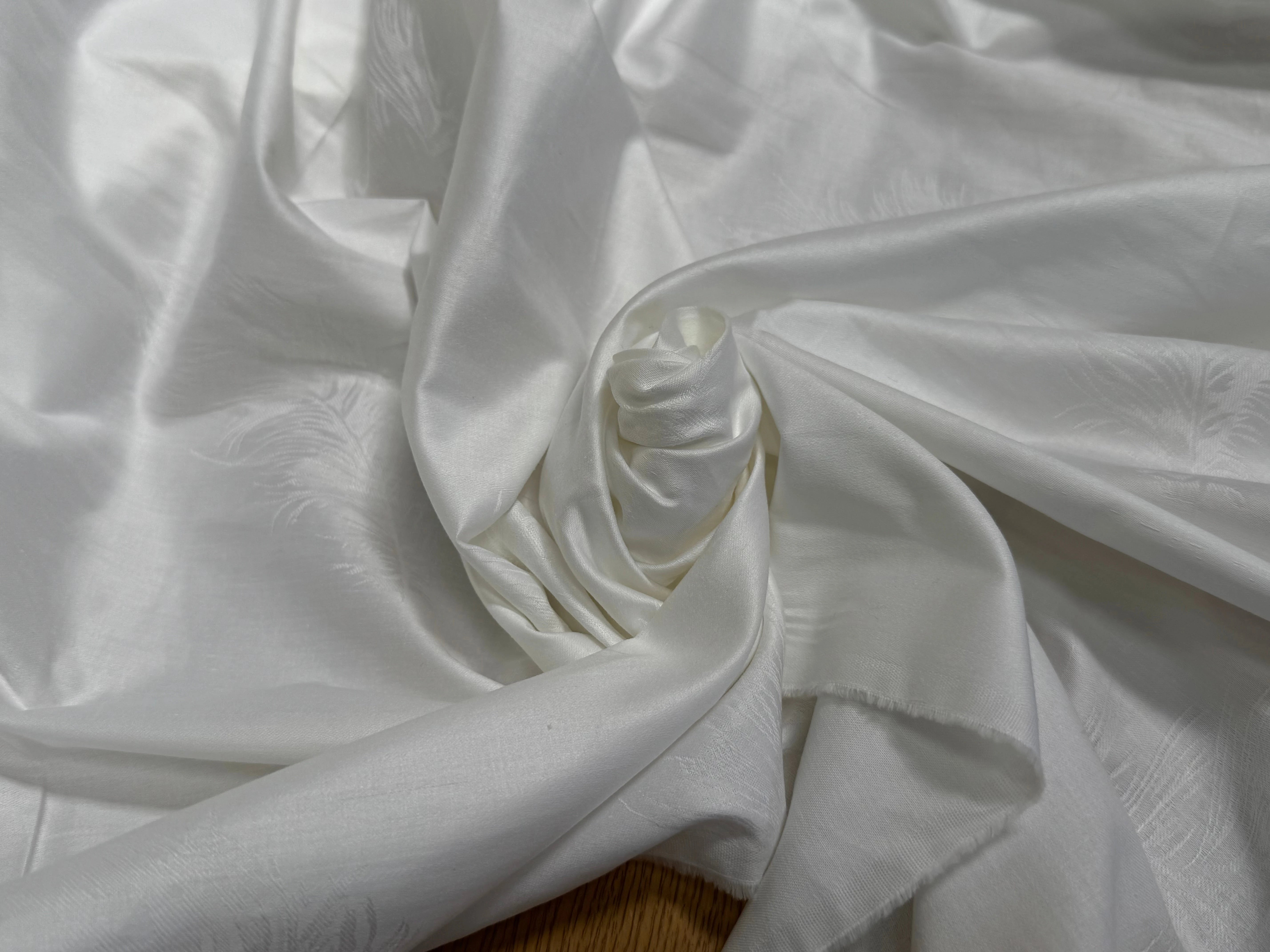 COTON JACQUARD DAMASSÉ BLANC MOTIFS PLUMES 280 DE LAIZE SOFT TOUCHÉ LÉGÈREMENT SATINÉ - My Little Coupon