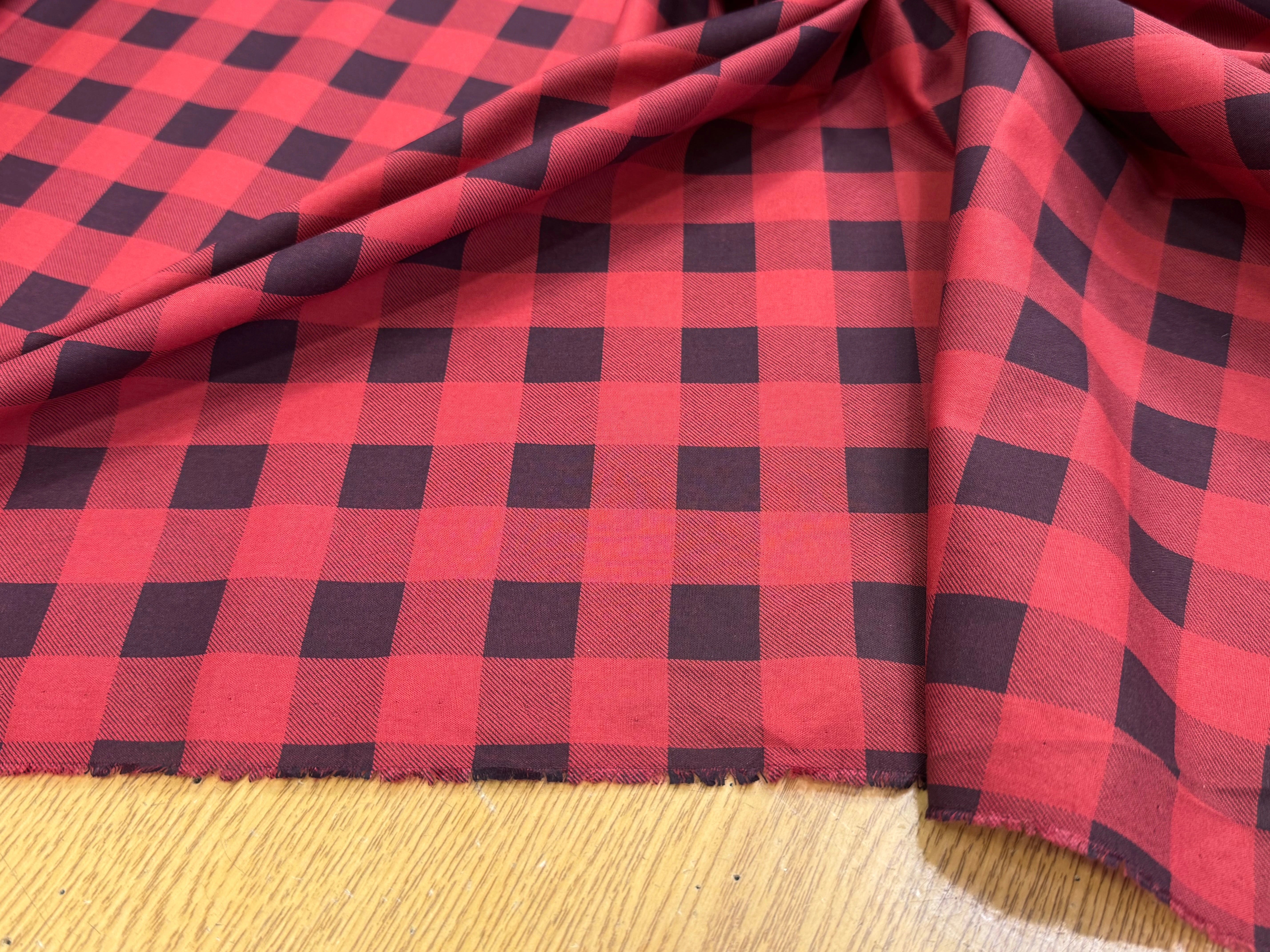 COTON LEGREMENT GRATTÉ À CARREAUX ROUGE ET NOIR ANTHRACITE 90% COTON - My Little Coupon