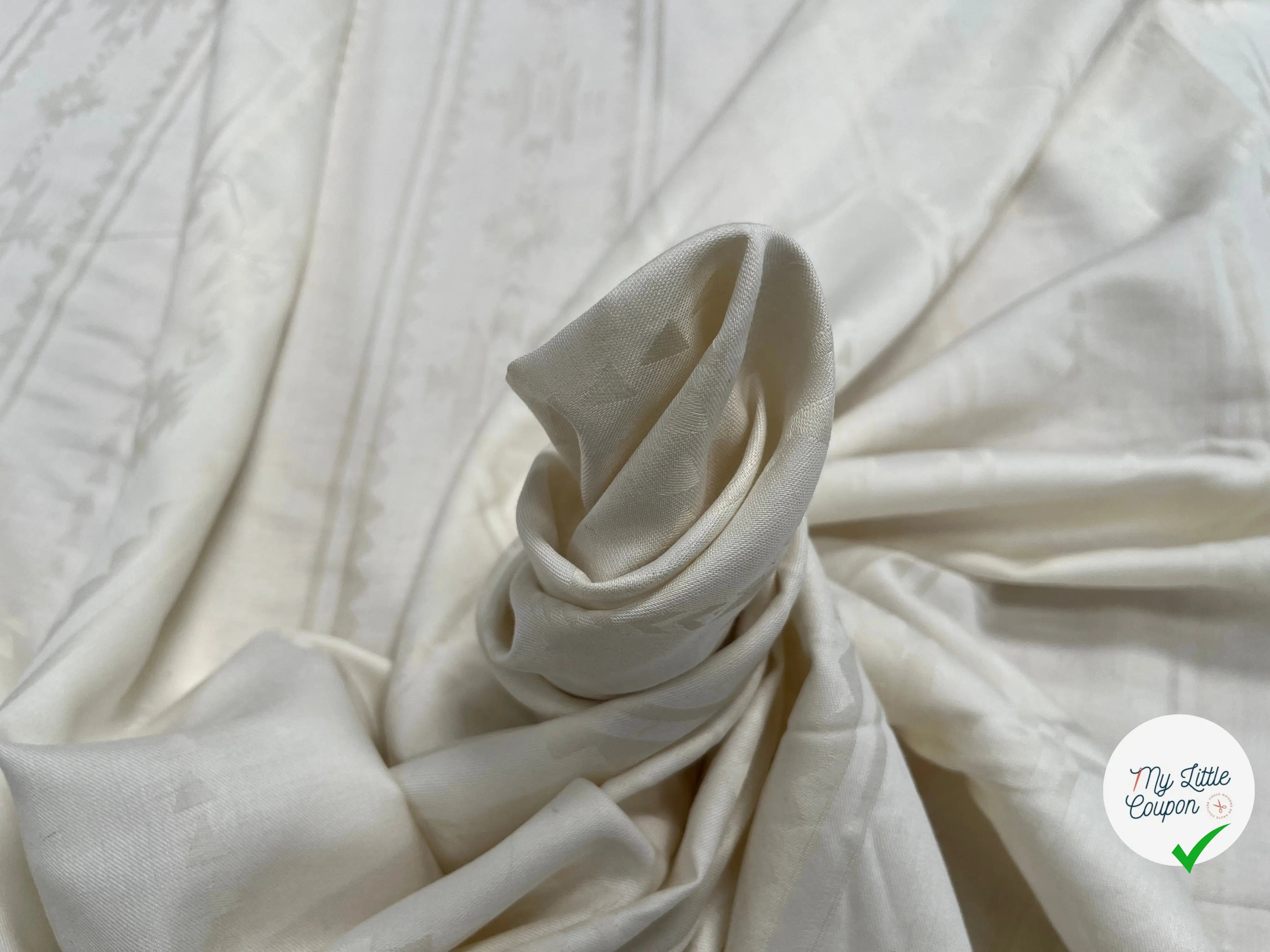 COTON SOYEUX SERGÉE MOTIF TON SUR TON GÉOMETRIQUE BEIGE - My Little Coupon