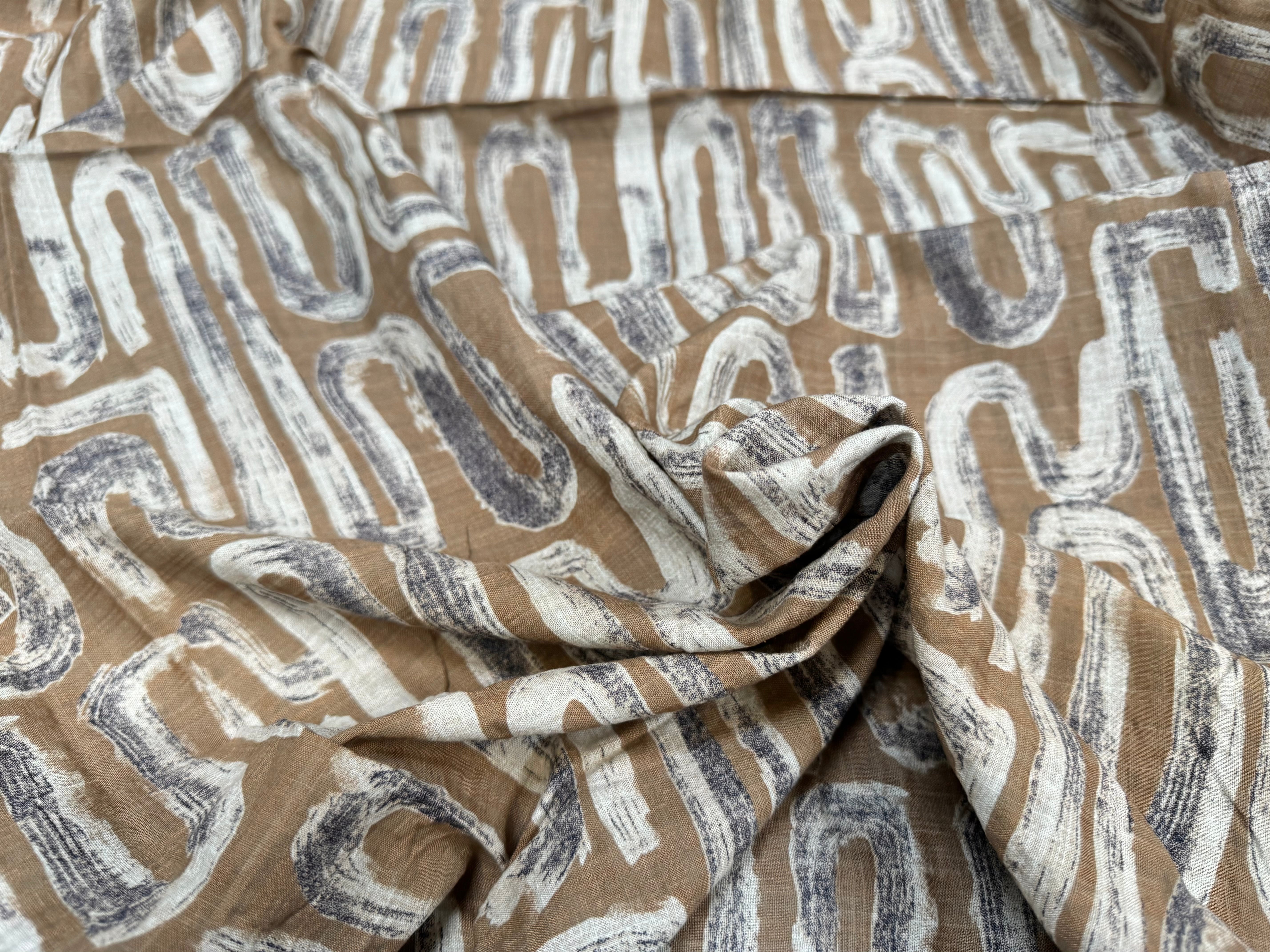 COTON VISCOSE EN CHAINE ET TRAME TISSU SLUB IMPRIMÉ ABSTRAIT MARRON TAUPE - My Little Coupon