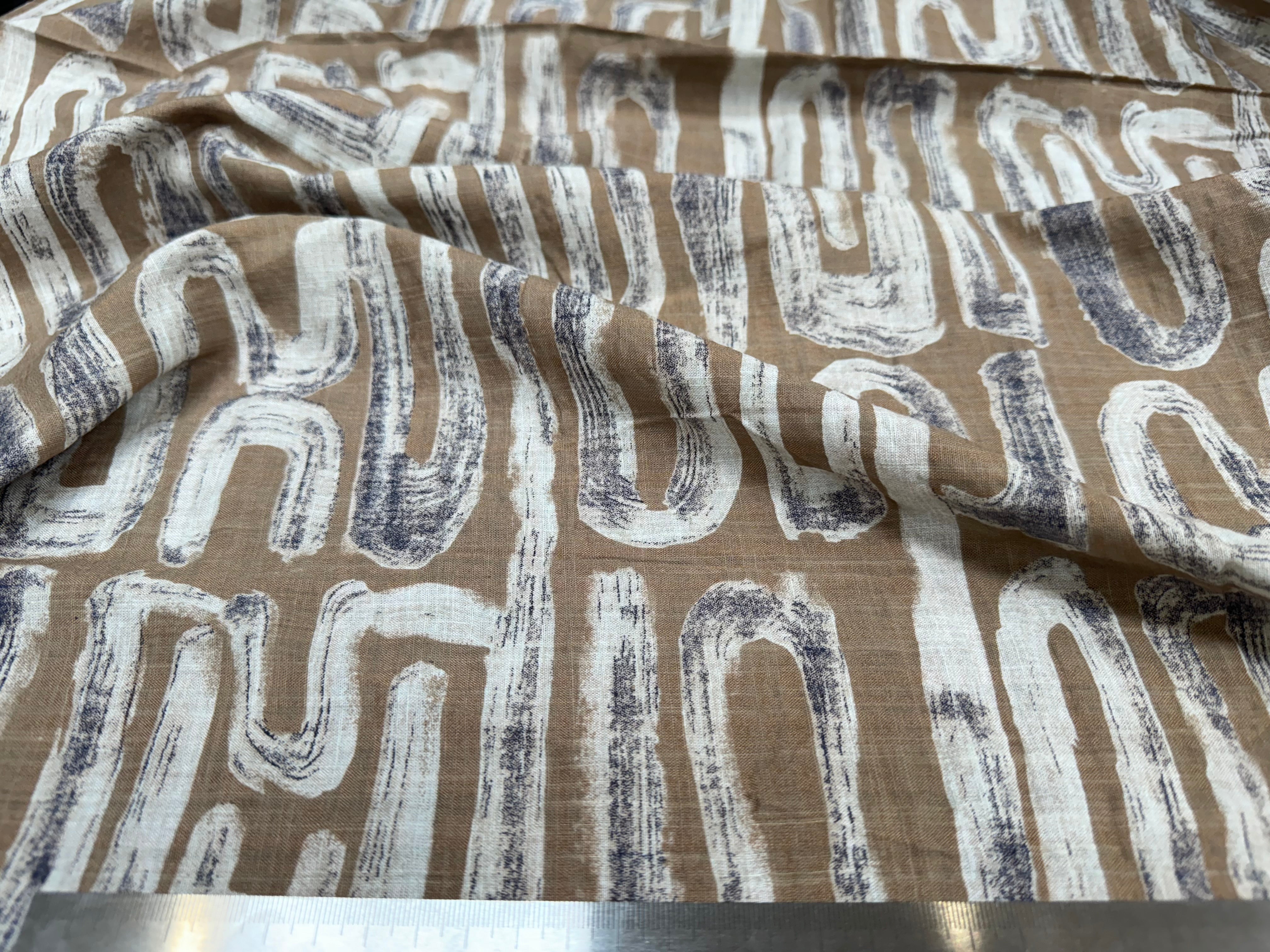 COTON VISCOSE EN CHAINE ET TRAME TISSU SLUB IMPRIMÉ ABSTRAIT MARRON TAUPE - My Little Coupon