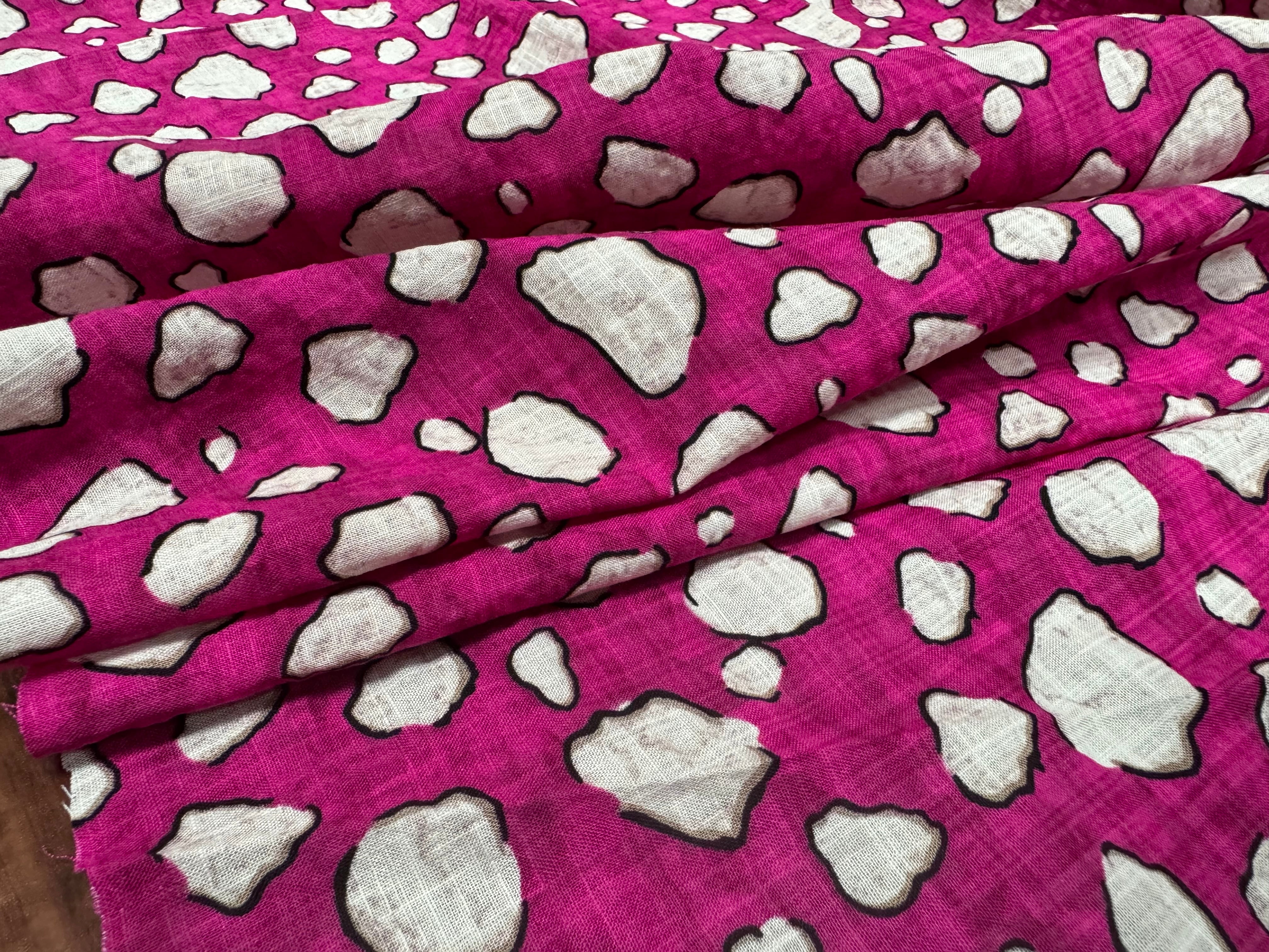 COTON VISCOSE EN CHAINE ET TRAME TISSU SLUB IMPRIMÉ POIS FUCHSIA - My Little Coupon