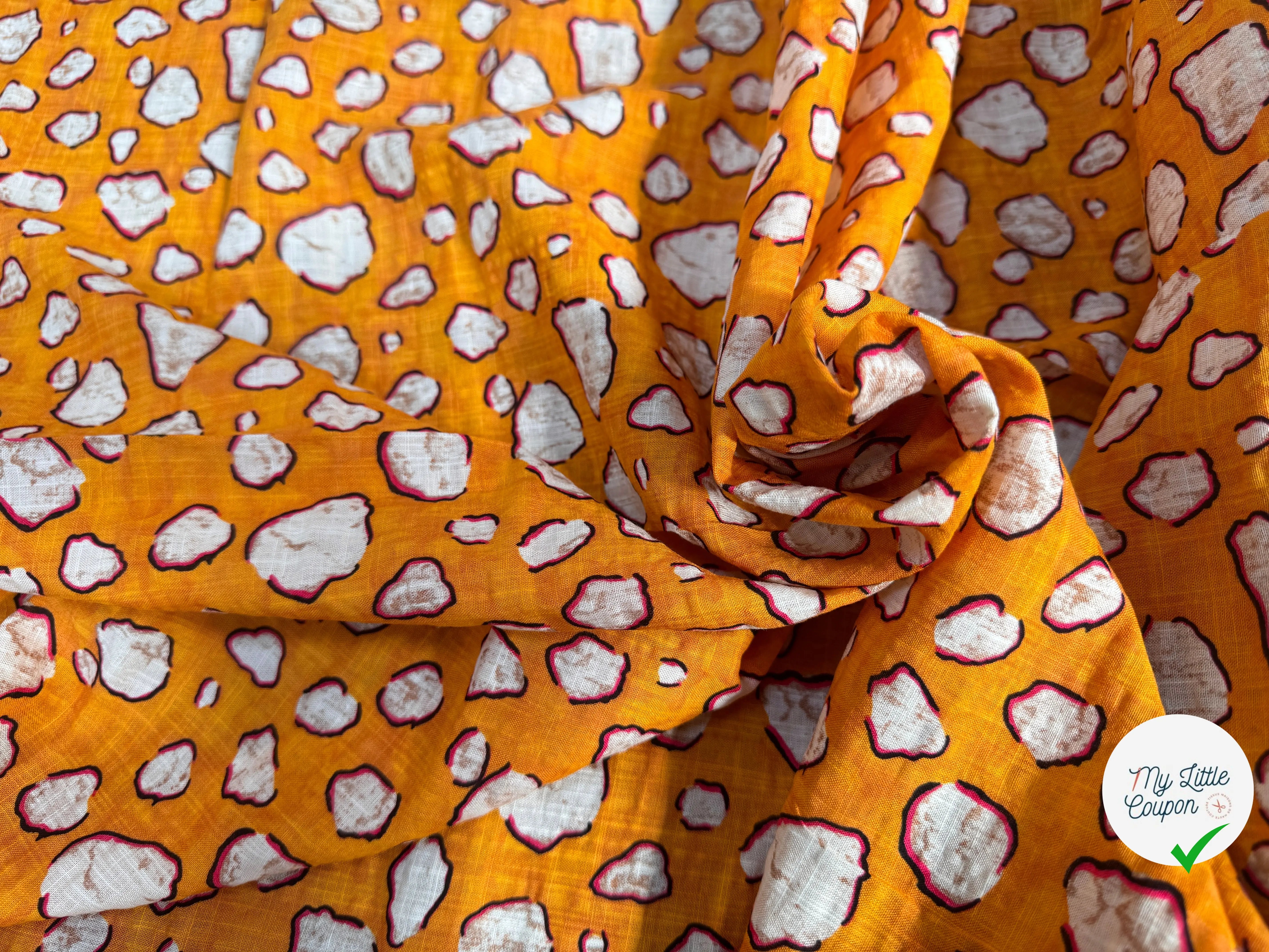 COTON VISCOSE EN CHAINE ET TRAME TISSU SLUB IMPRIMÉ POIS OCRE - My Little Coupon
