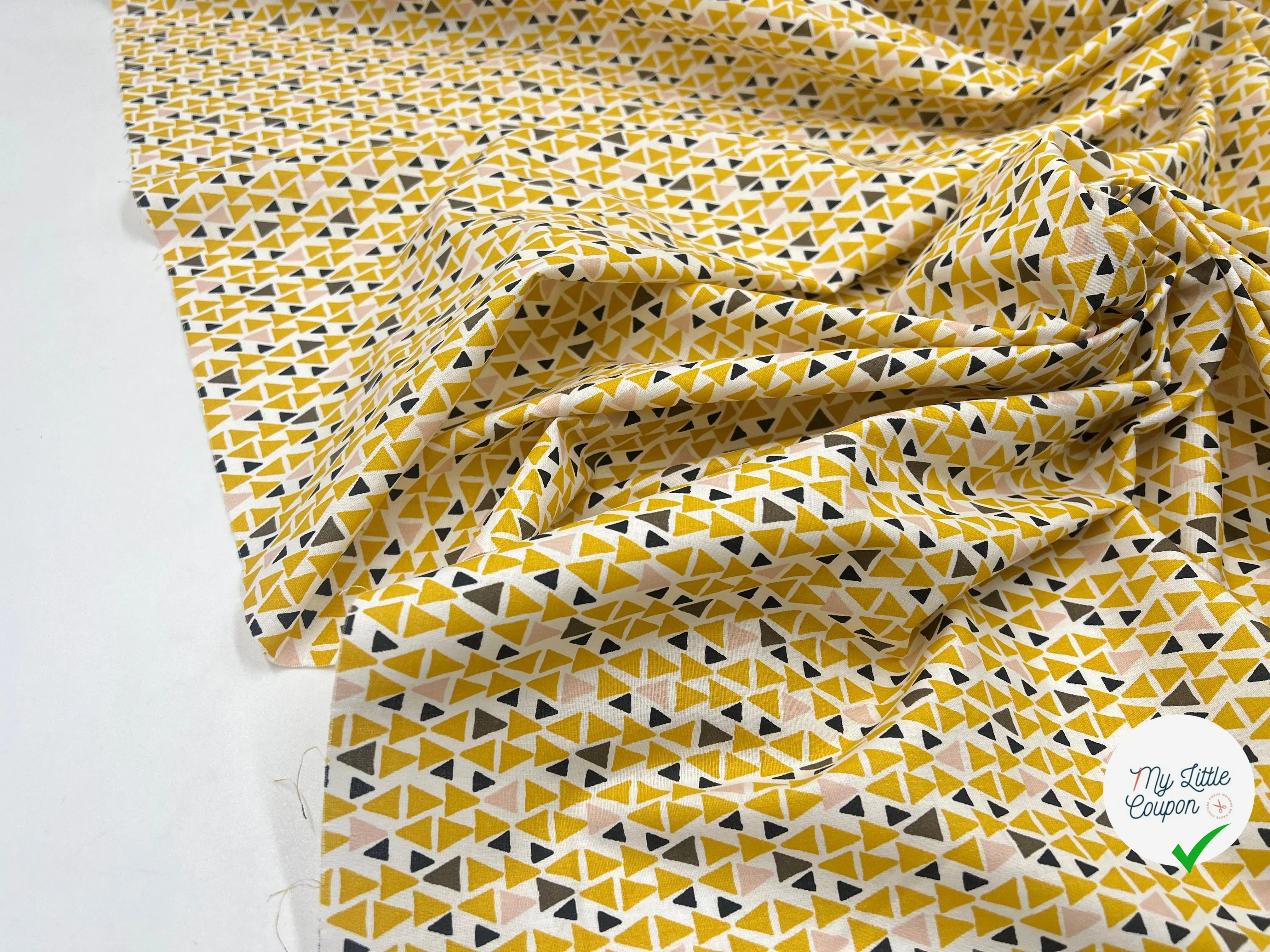COTONNADE IMPRIMÉE TRIANGLES - My Little Coupon - tissu - coudre