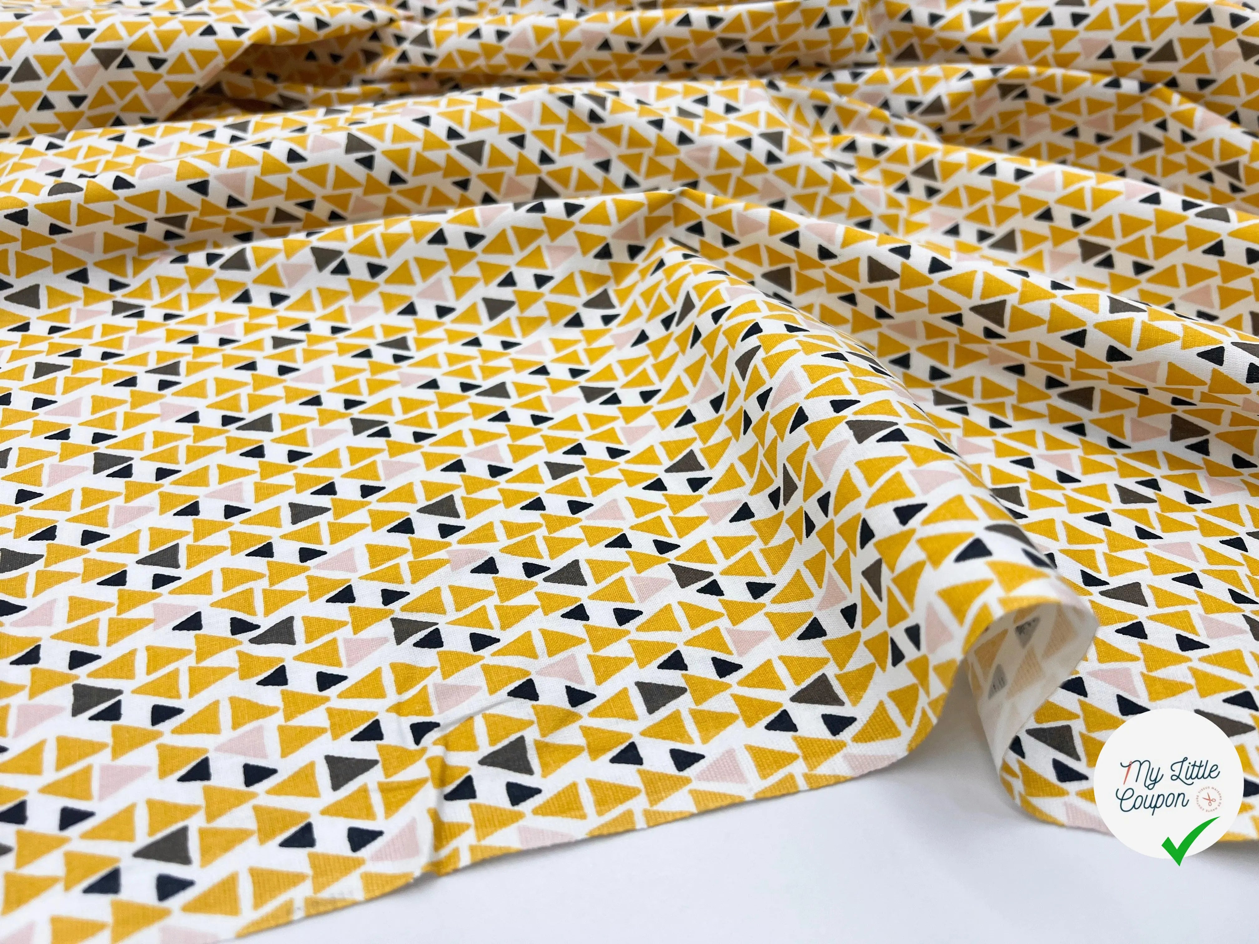 COTONNADE IMPRIMÉE TRIANGLES - My Little Coupon - tissu - coudre