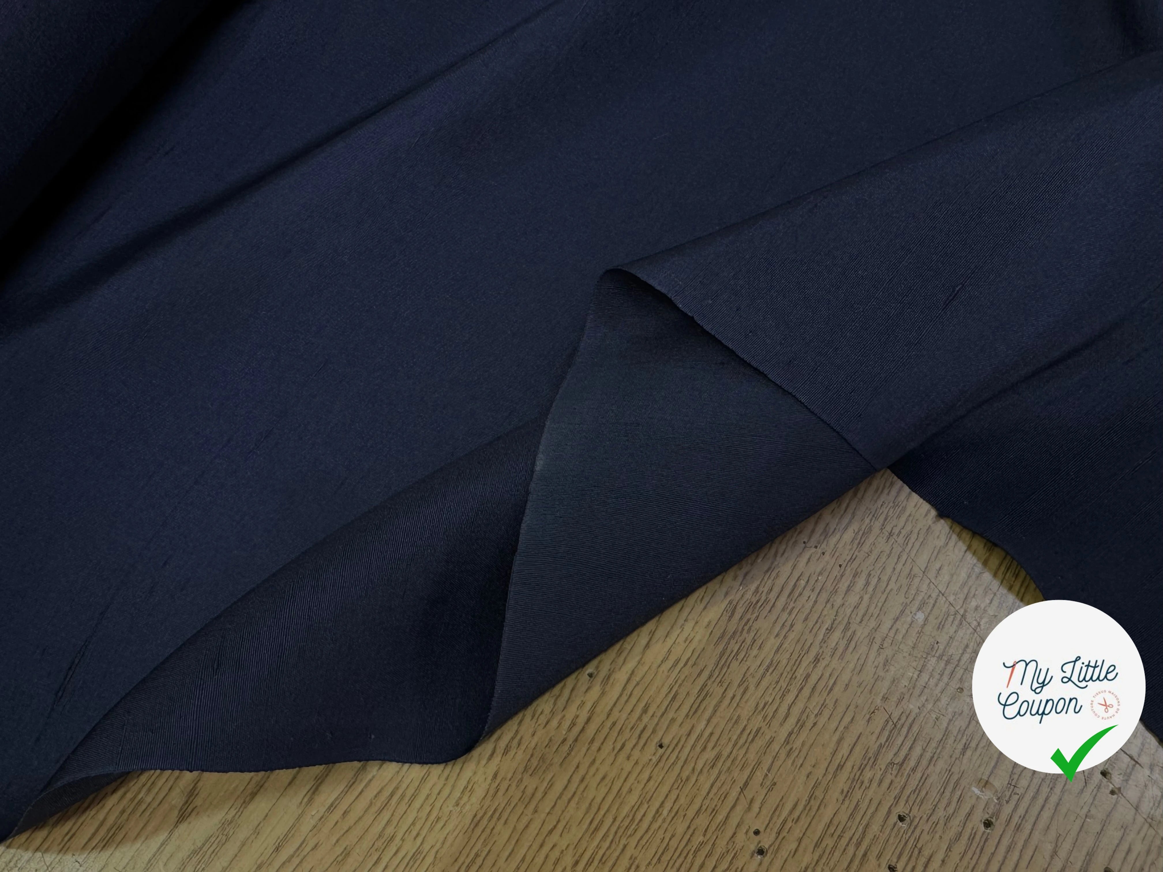 CREPE DE SOIE FLUIDE LÉGÈREMENT SATINÉ BLEU MARINE TEXTURÉ  SHANTUNG QUALITÉ COUTURE - My Little Coupon