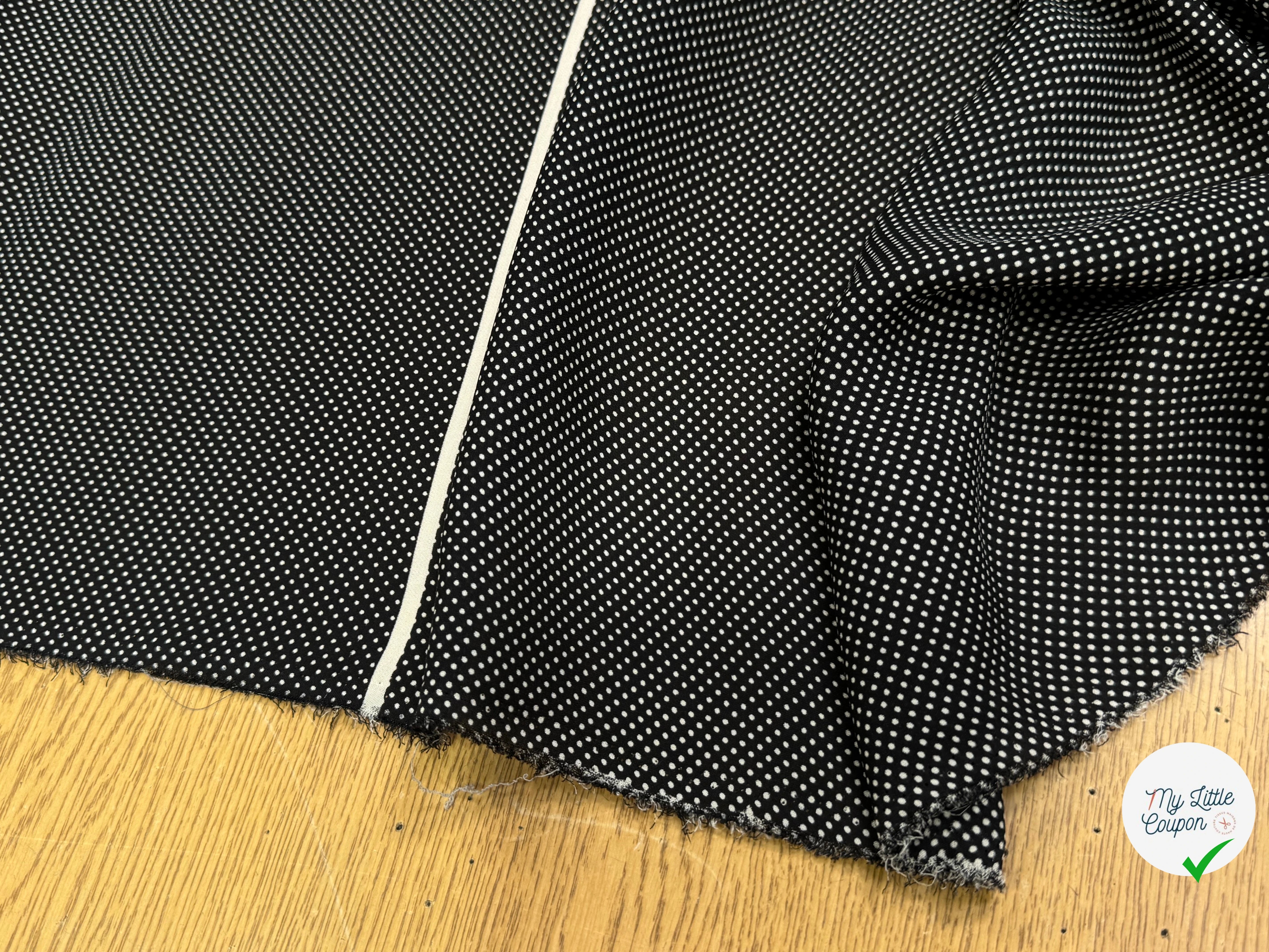 CREPE DE SOIE FOND NOIR À POIS PANNEAU DE 1 METRE - My Little Coupon
