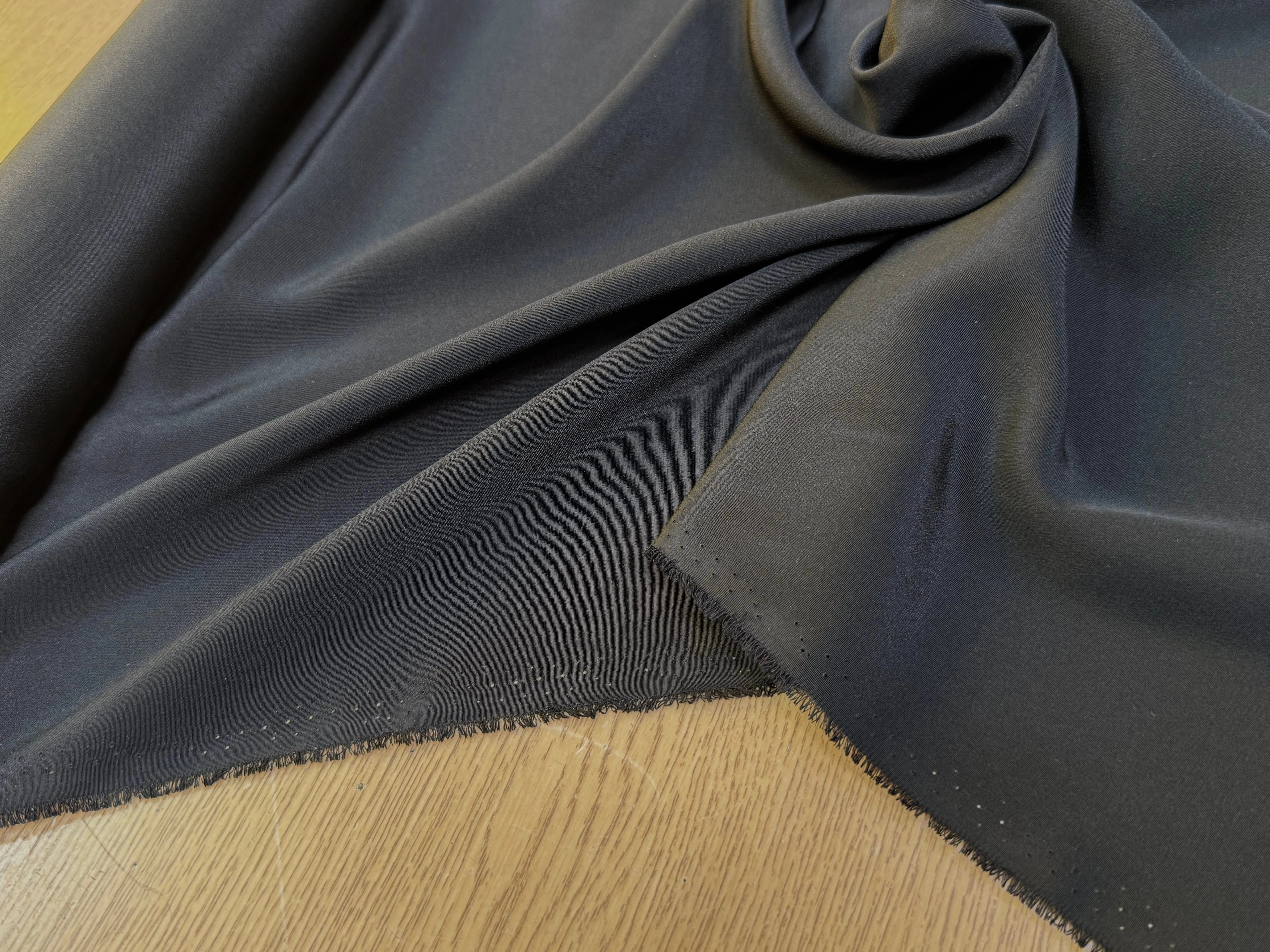 CREPE DE SOIE LÉGÈREMENT SATINÉ FLUIDE NOIR 110 - My Little Coupon