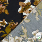 Crêpe de viscose fleurs bleu marine