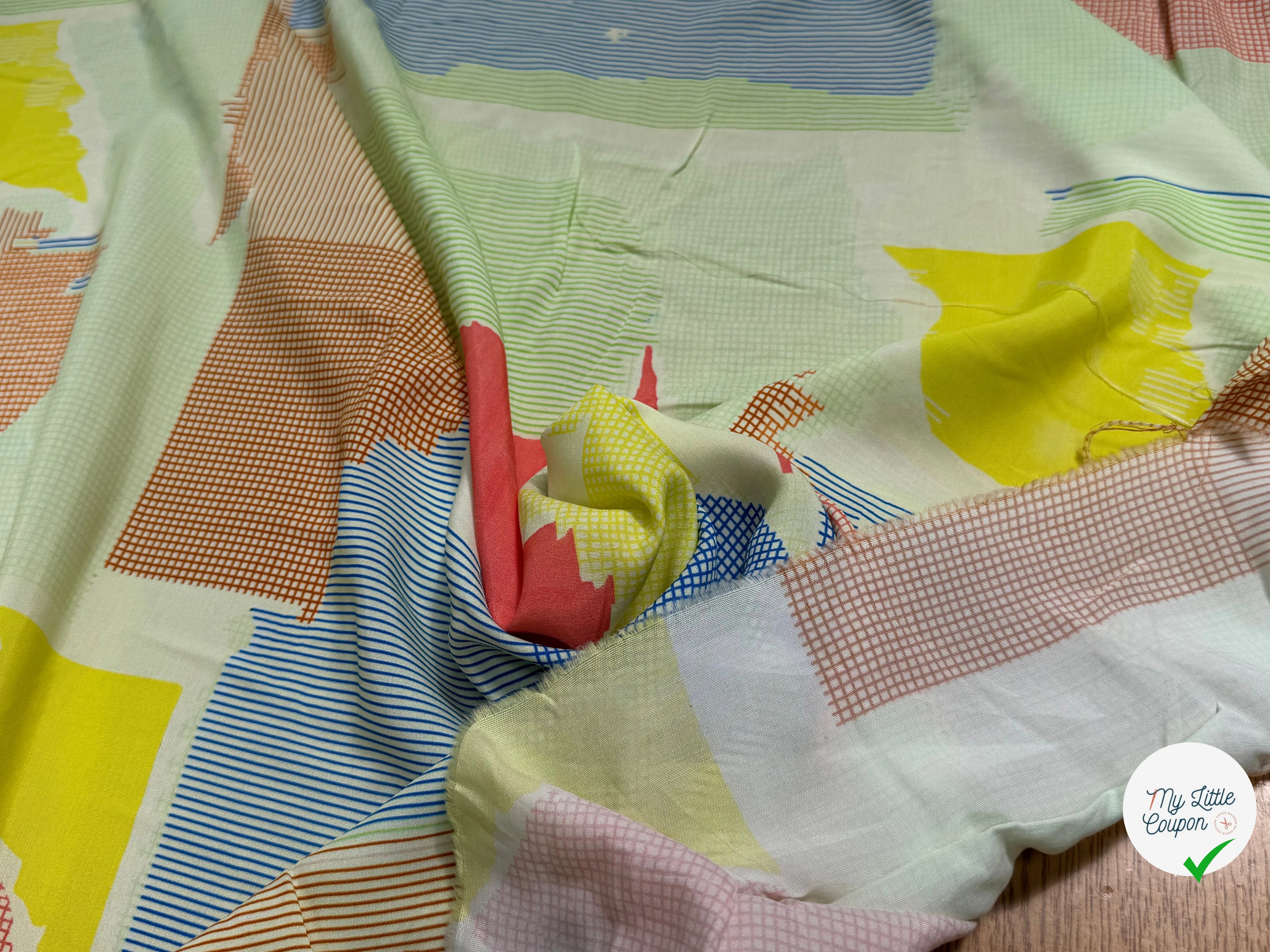 CRÊPE DE VISCOSE IMPRIMÉ GRAPHIQUE RAYURES JAUNE FANTASY PAPIER JAUNE - My Little Coupon