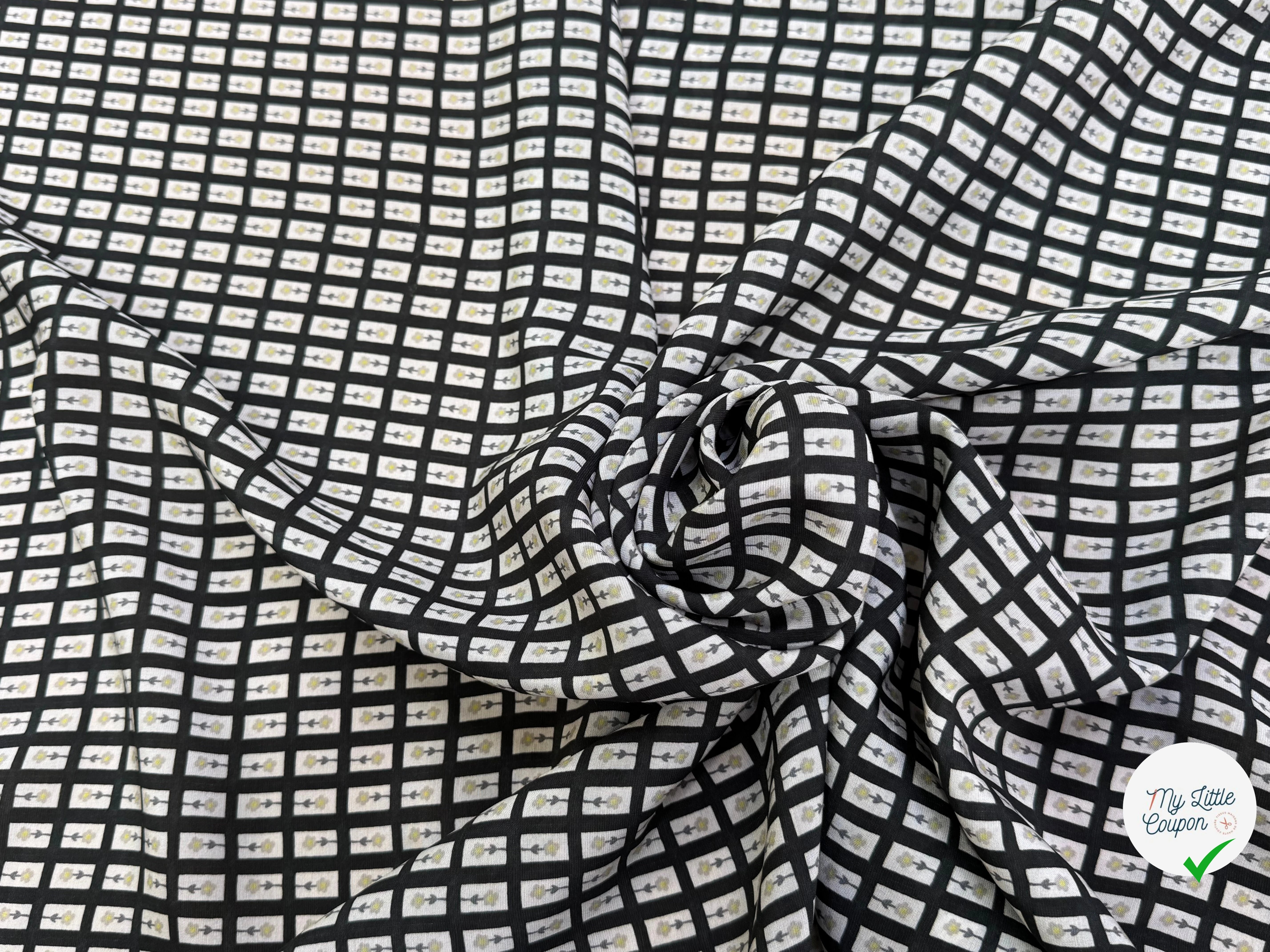 CRÊPE DE VISCOSE IMPRIMÉ SEMIS DE FLEURS FOND NOIR - My Little Coupon