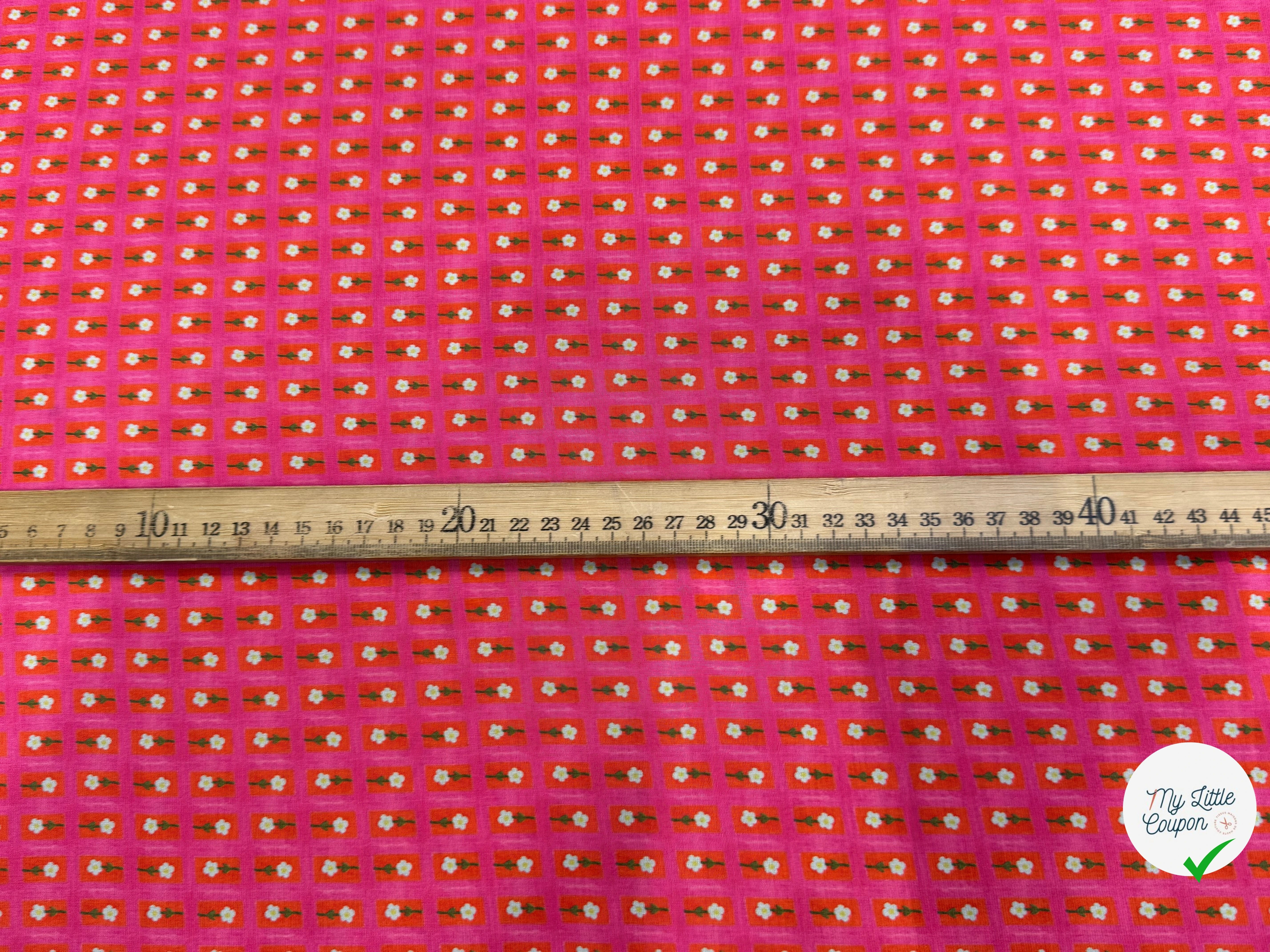 CRÊPE DE VISCOSE IMPRIMÉ SEMIS DE FLEURS ROSE - My Little Coupon